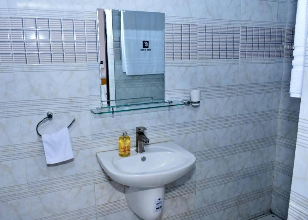Onimz Apartments