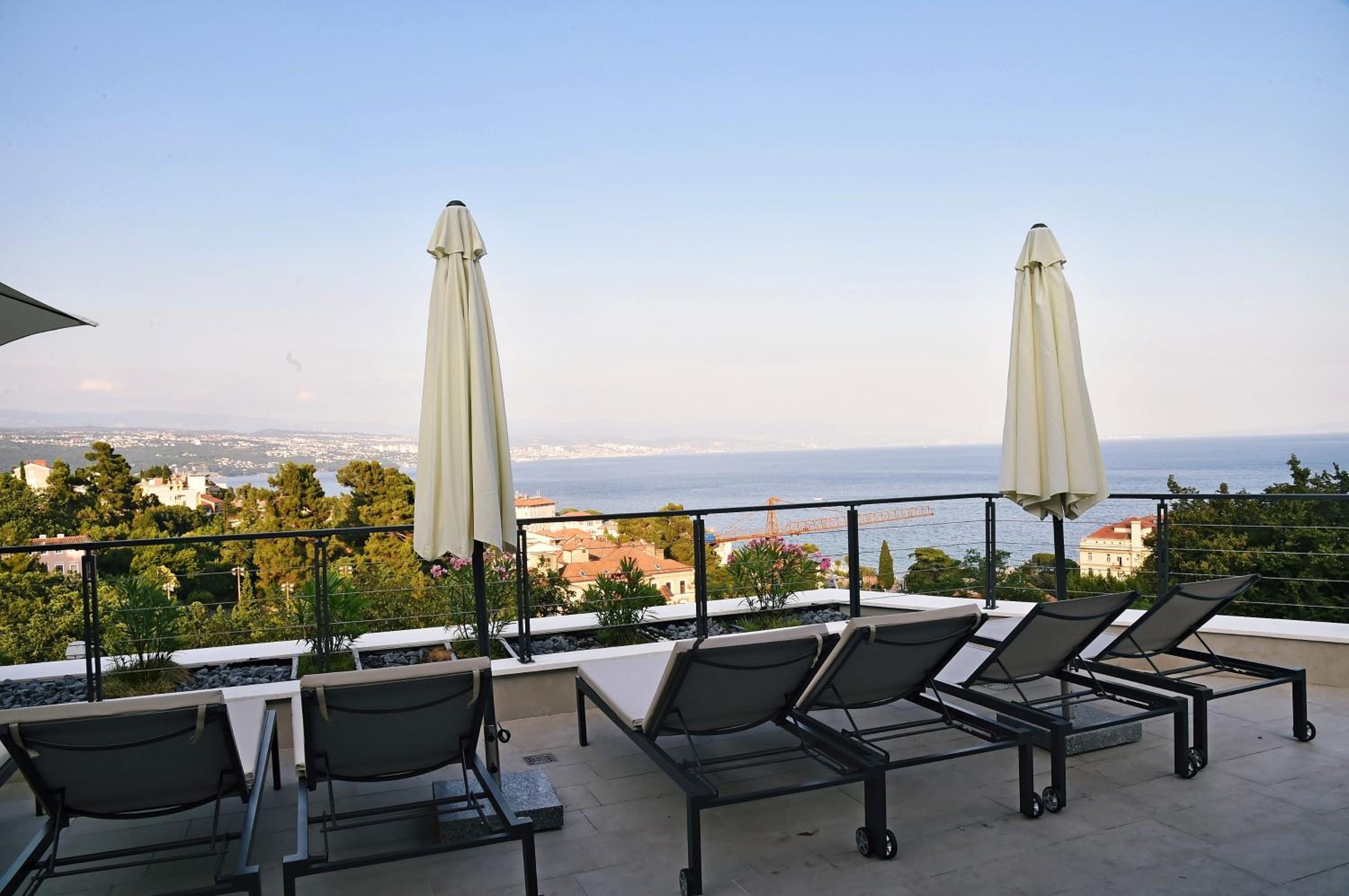 Apartments in Villa Ziza, rooftop swimming pool view 3