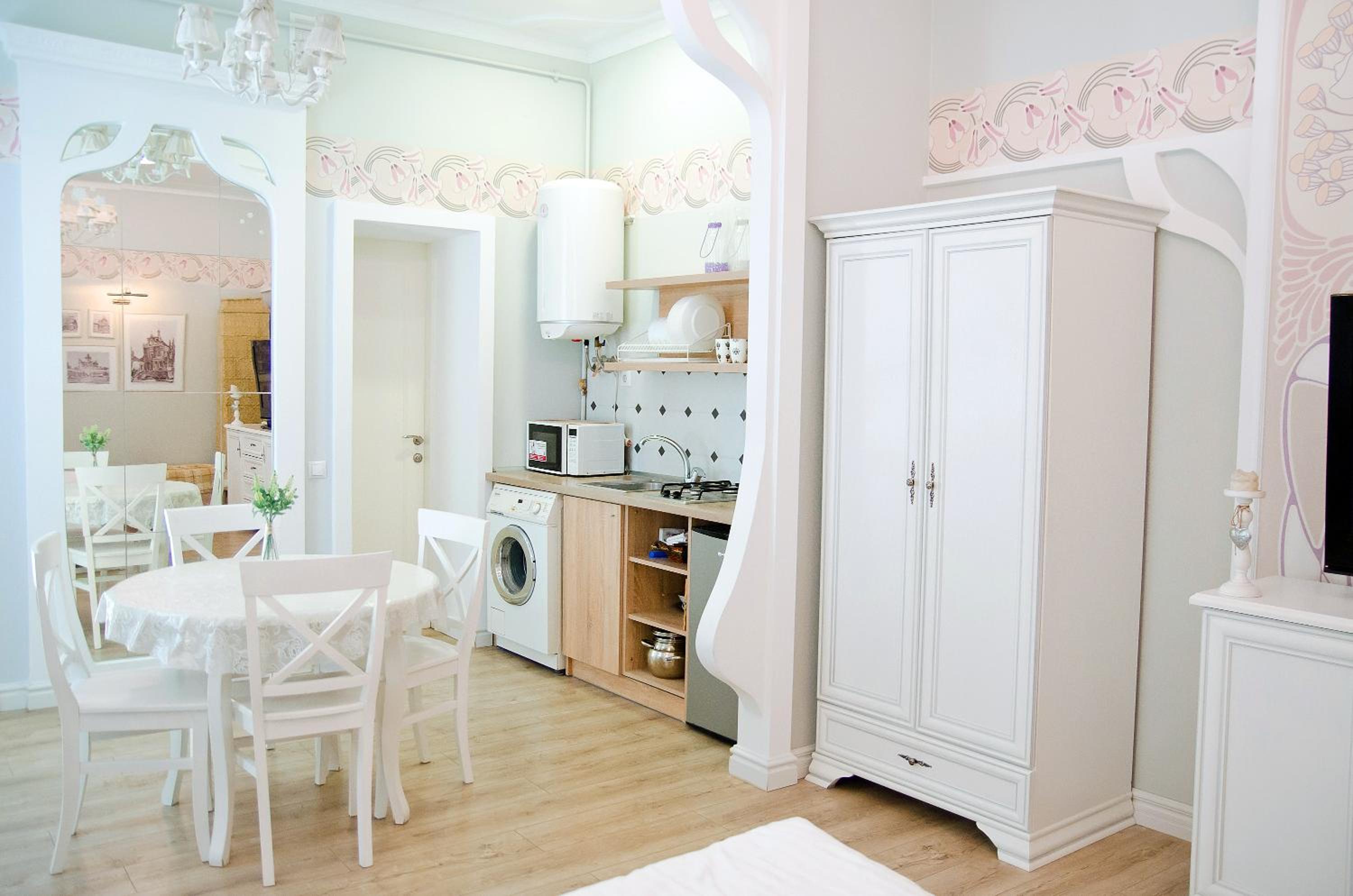 Deluxe appartment in the city center view 5