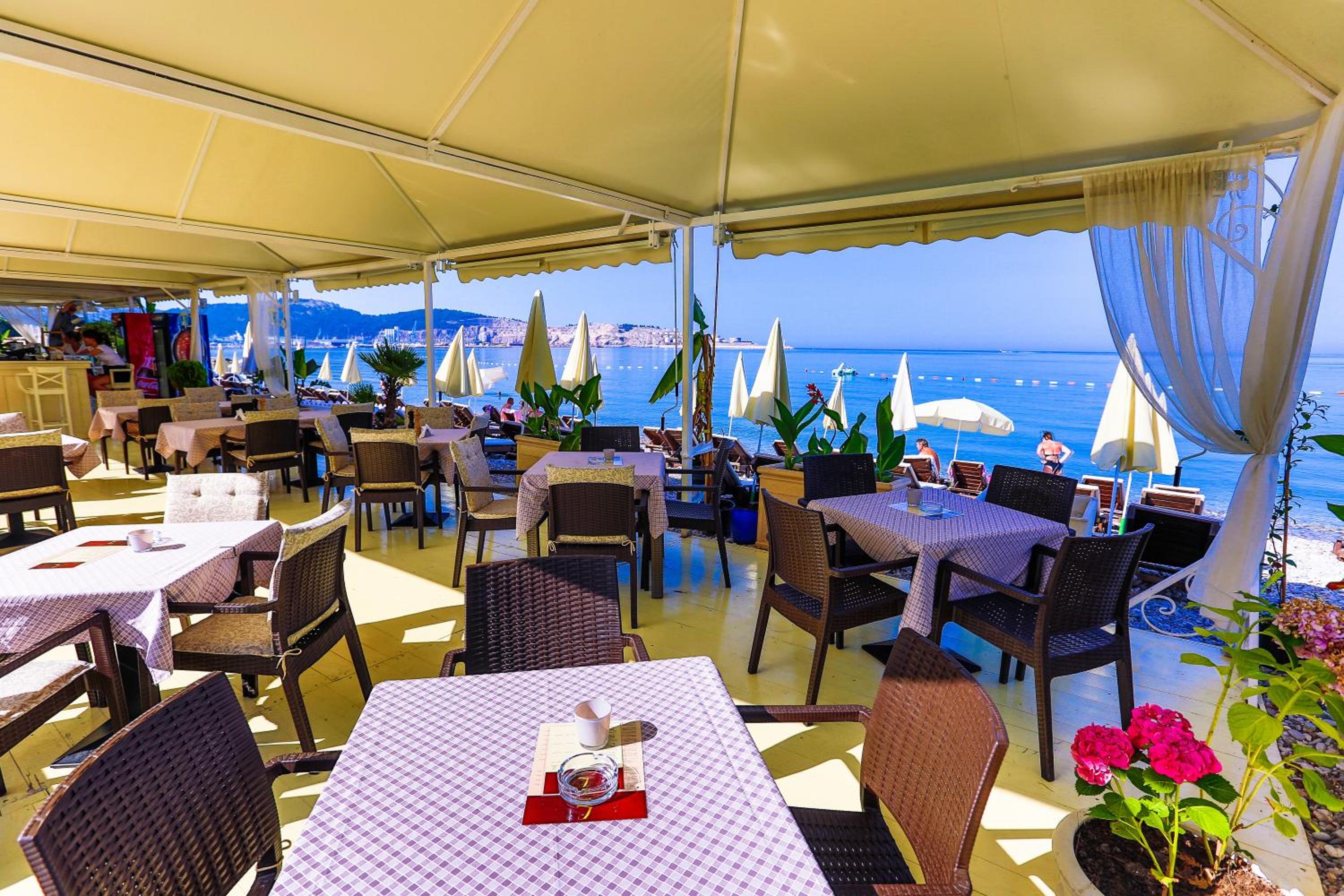 Apartments Kuce Lekovica Beach & snack bar- Bistro