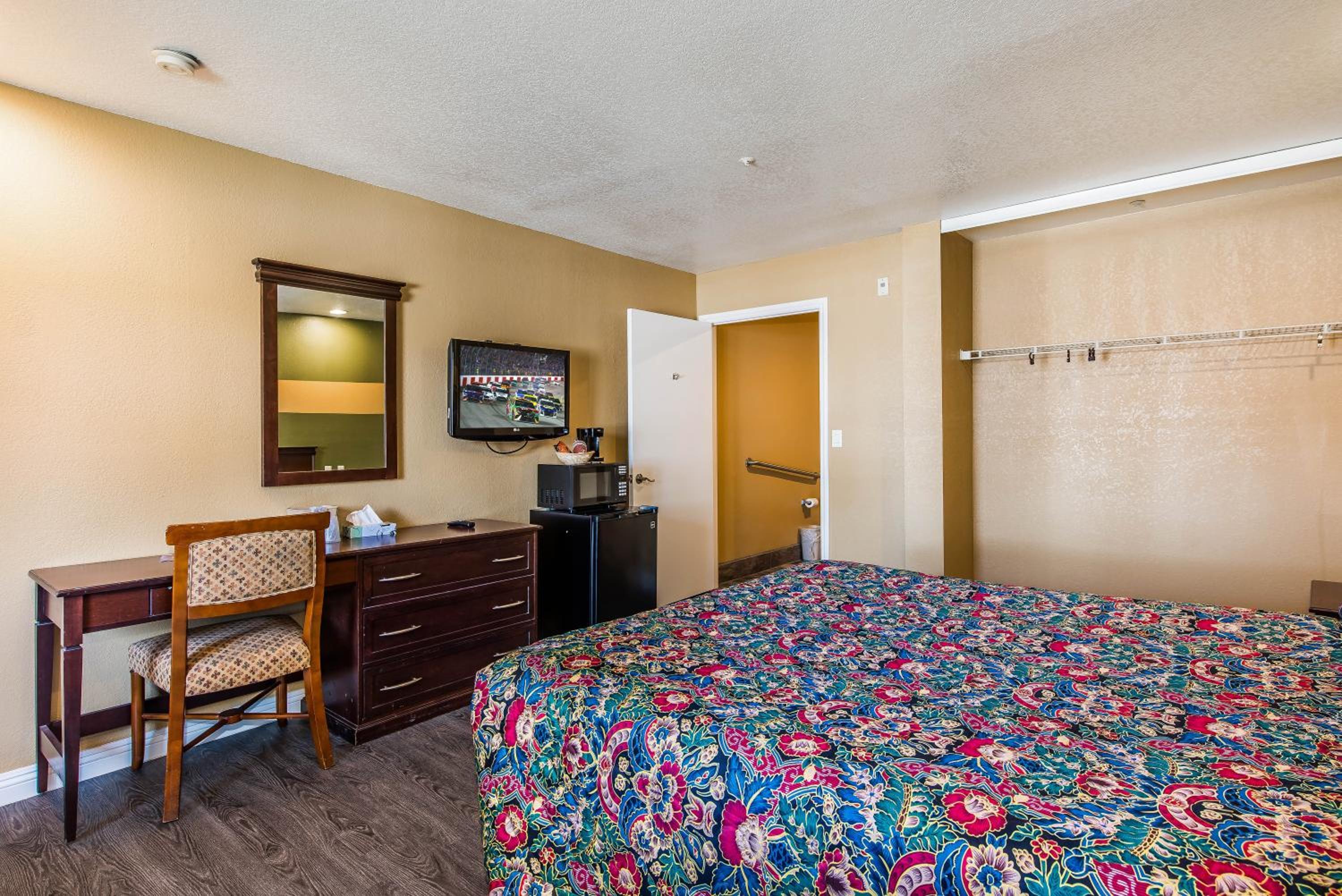 Norwalk CA Vacations - Budget Inn Anaheim / Santa Fe Springs - Property Image 18