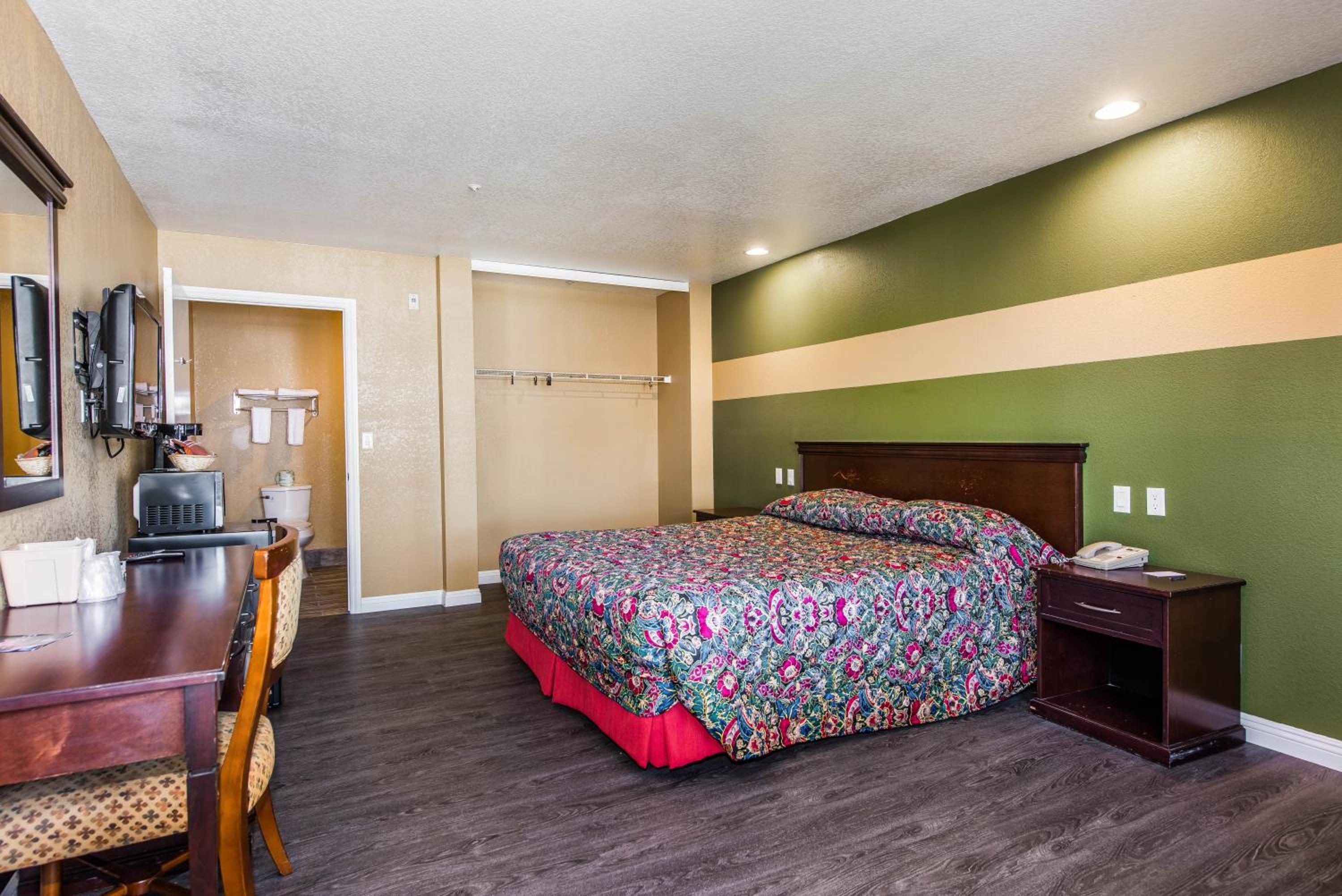 Norwalk CA Vacations - Budget Inn Anaheim / Santa Fe Springs - Property Image 17