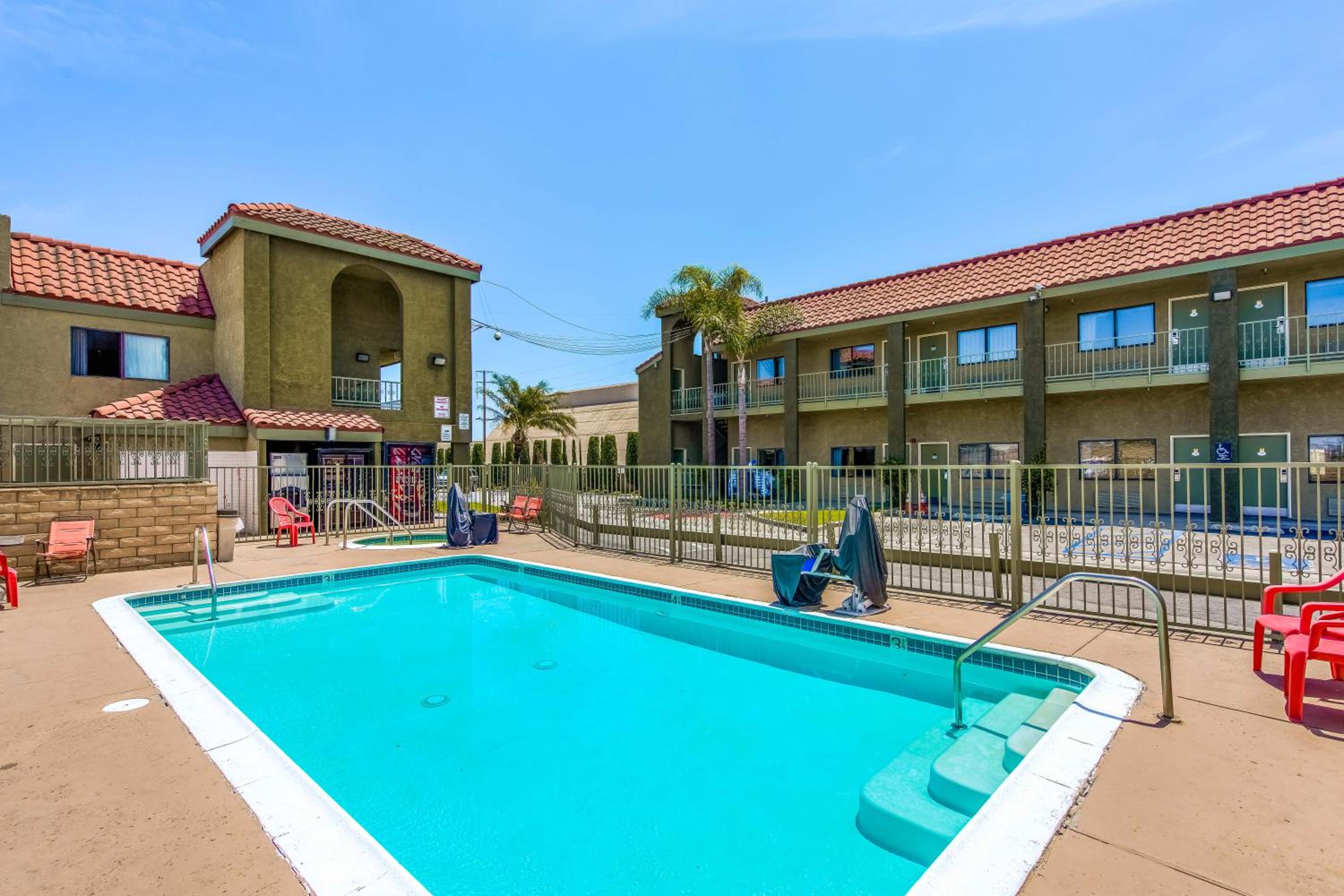 Norwalk CA Vacations - Budget Inn Anaheim / Santa Fe Springs - Property Image 7
