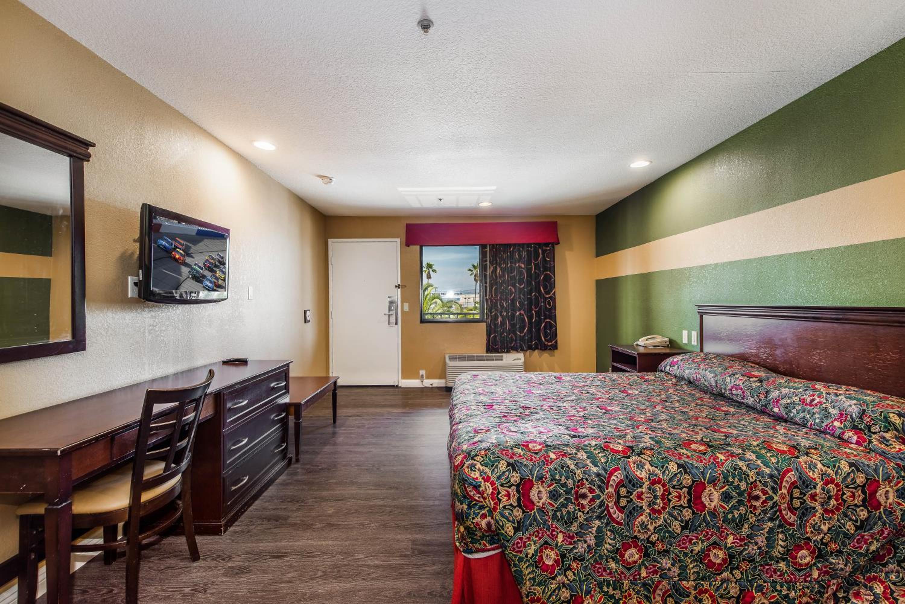 Norwalk CA Vacations - Budget Inn Anaheim / Santa Fe Springs - Property Image 19
