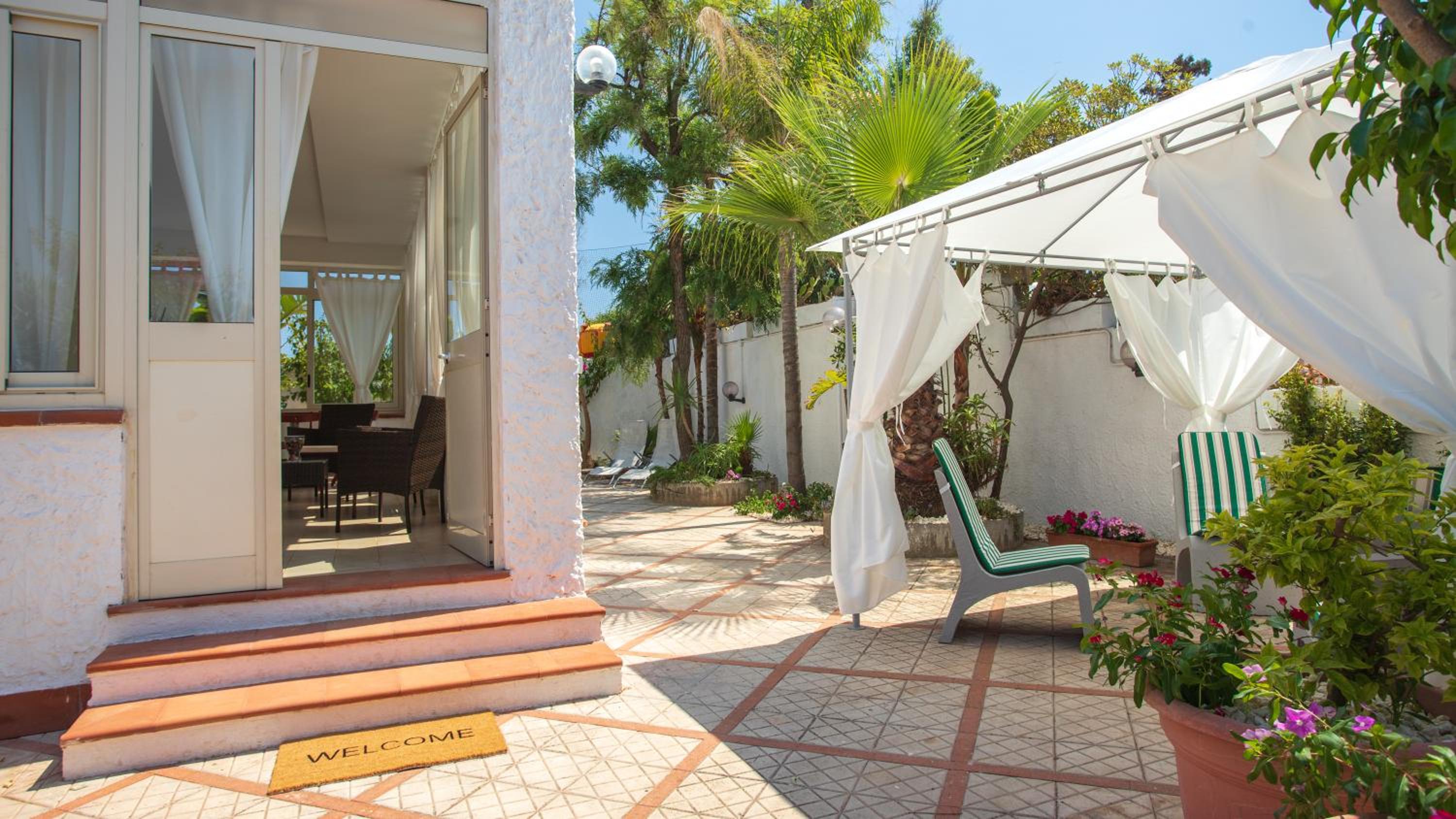 Villa On the Sea Le Capannine view 3