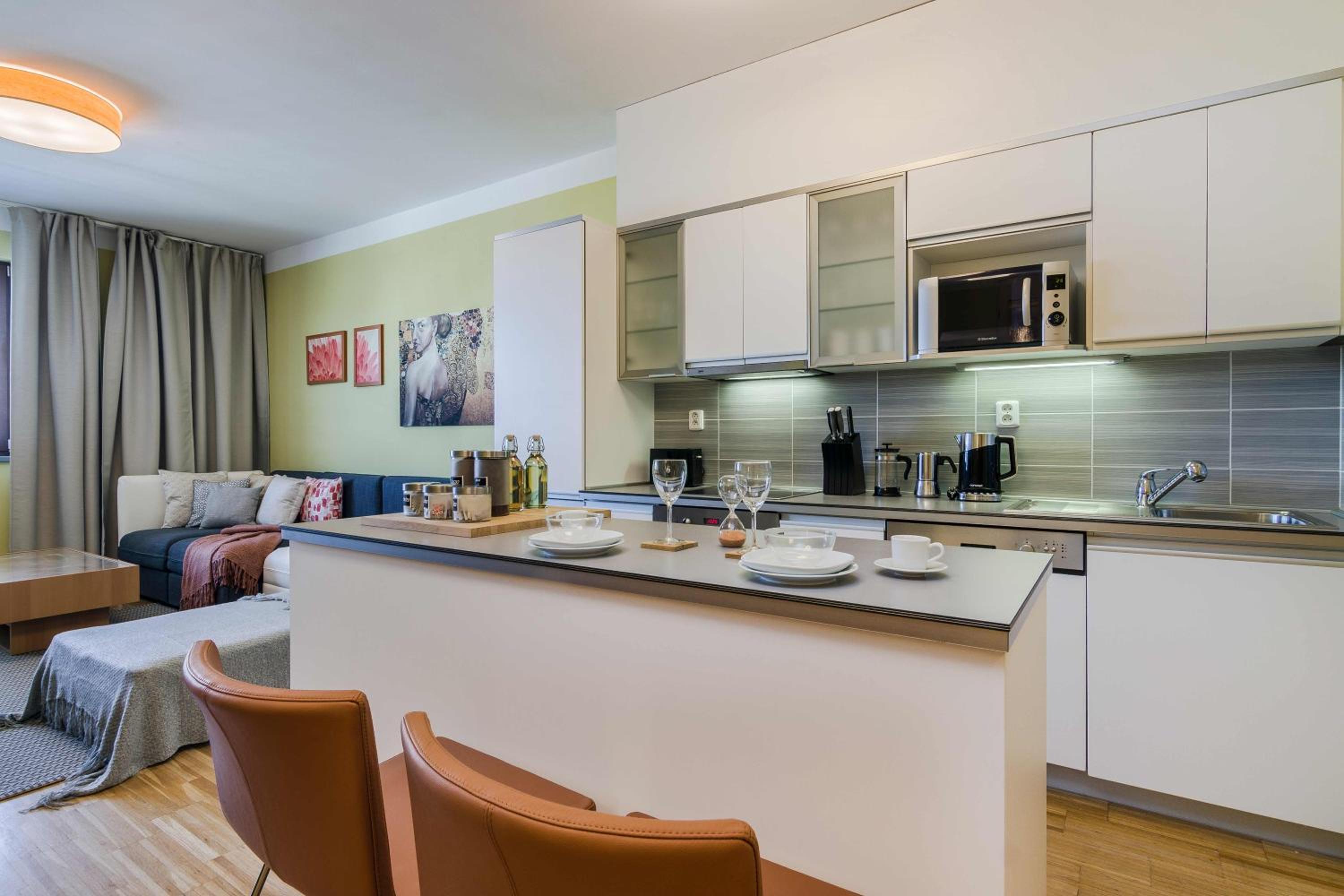 Luxury Center APT Garage Parking by Michal&Friends