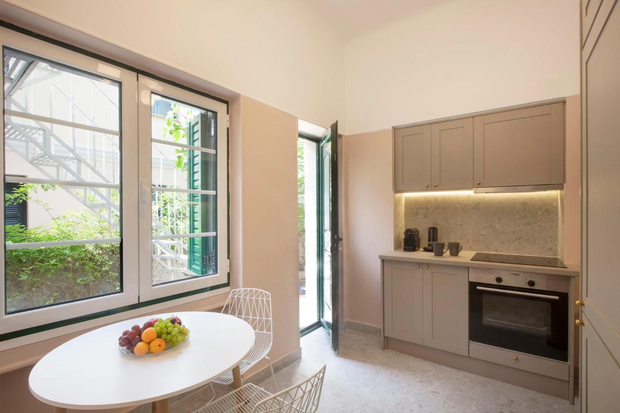 Glyfada Villa 6BR 16ppl Private Pool 300m to Beach