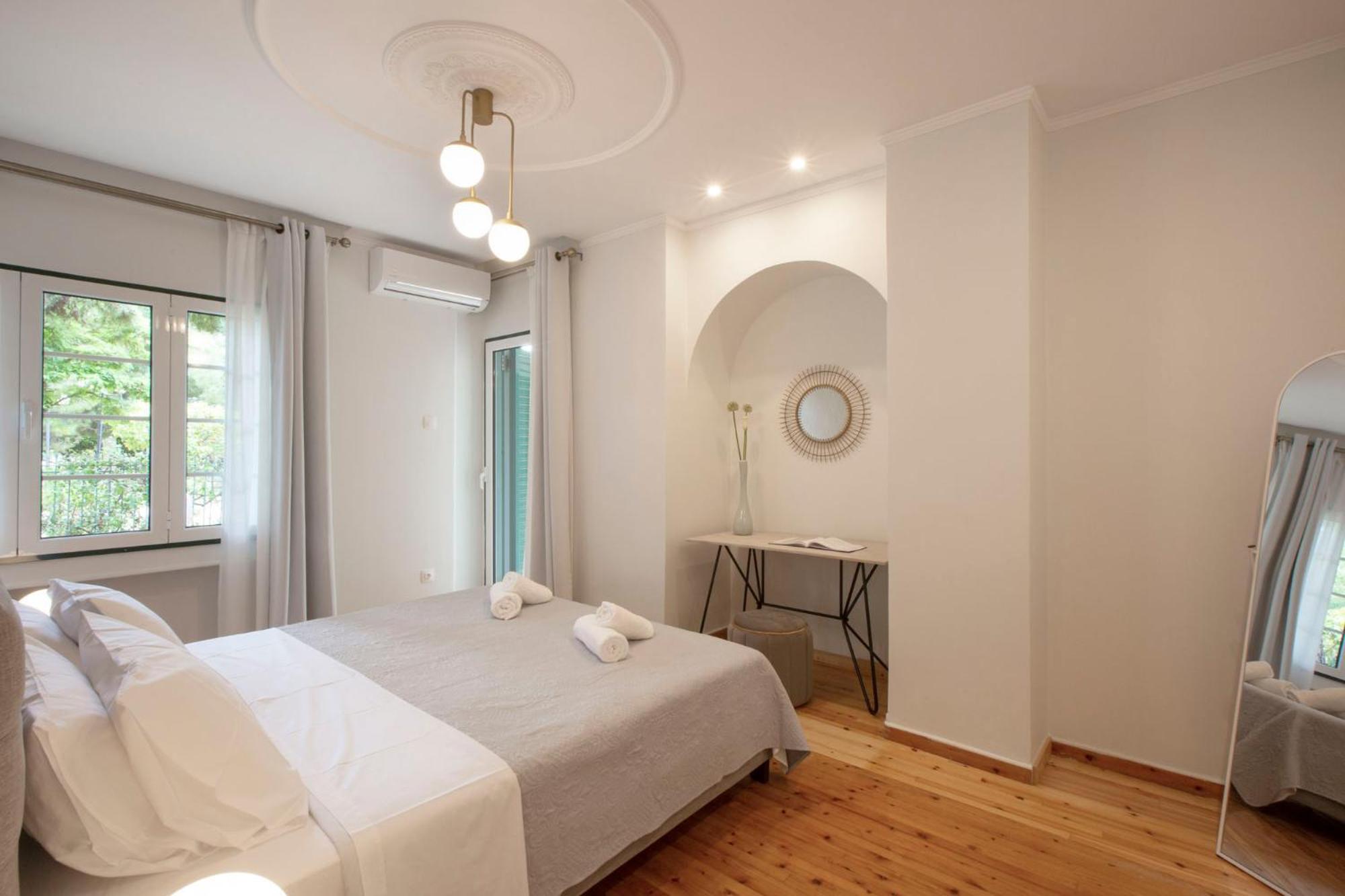Glyfada Villa 6BR 16ppl Private Pool 300m to Beach