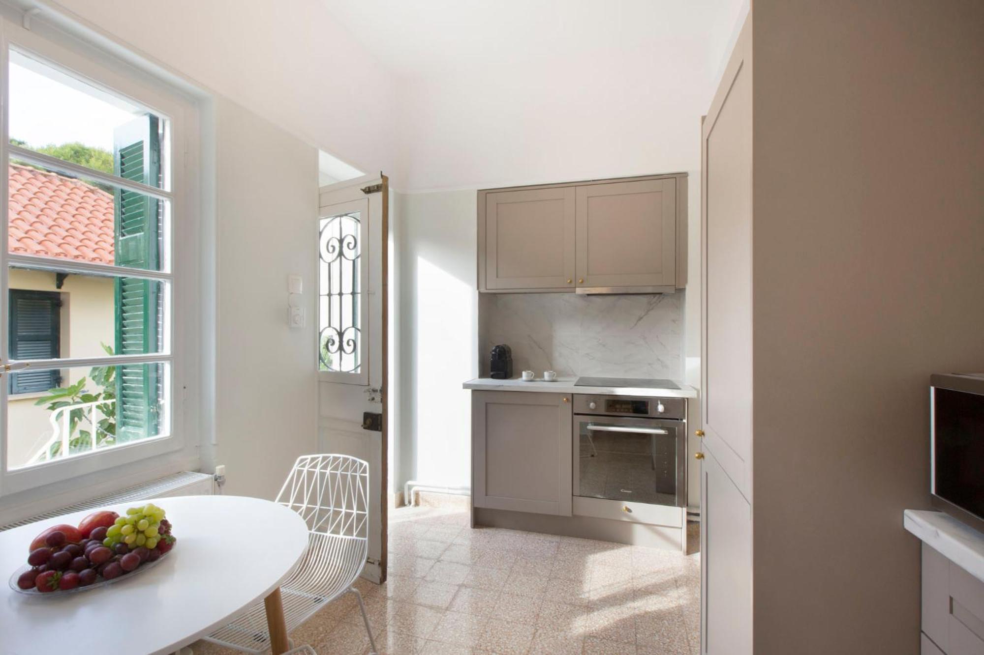 Glyfada Villa 6BR 16ppl Private Pool 300m to Beach