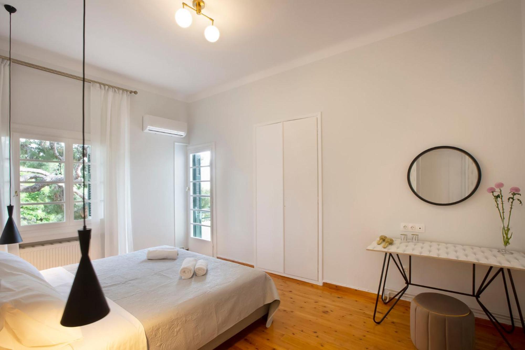 Glyfada Villa 6BR 16ppl Private Pool 300m to Beach