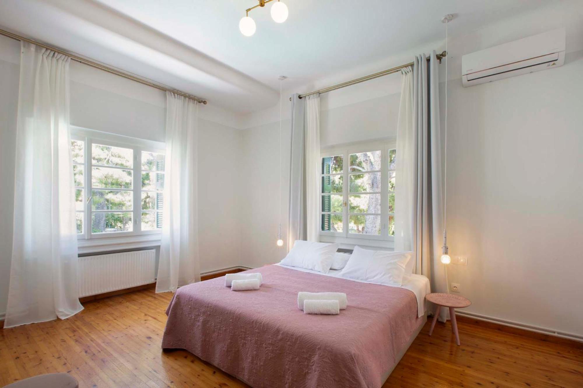 Glyfada Villa 6BR 16ppl Private Pool 300m to Beach