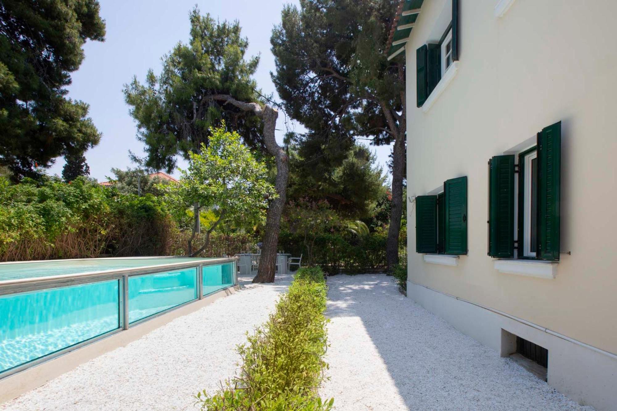 Glyfada Villa 6BR 16ppl Private Pool 300m to Beach