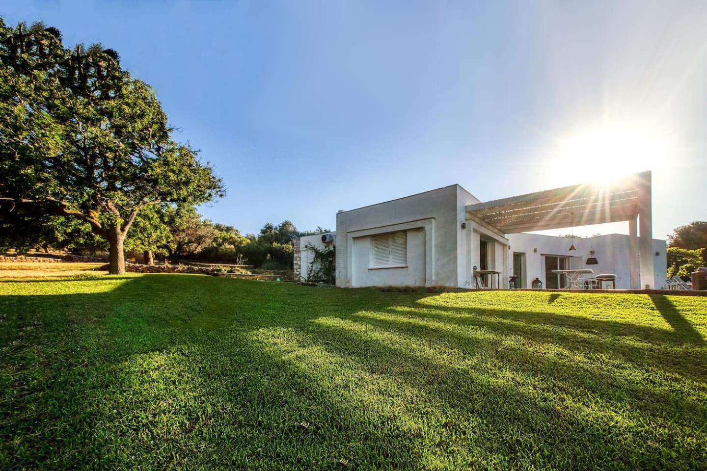 Hotel Summer Villa in Porto Rafti - Image 1