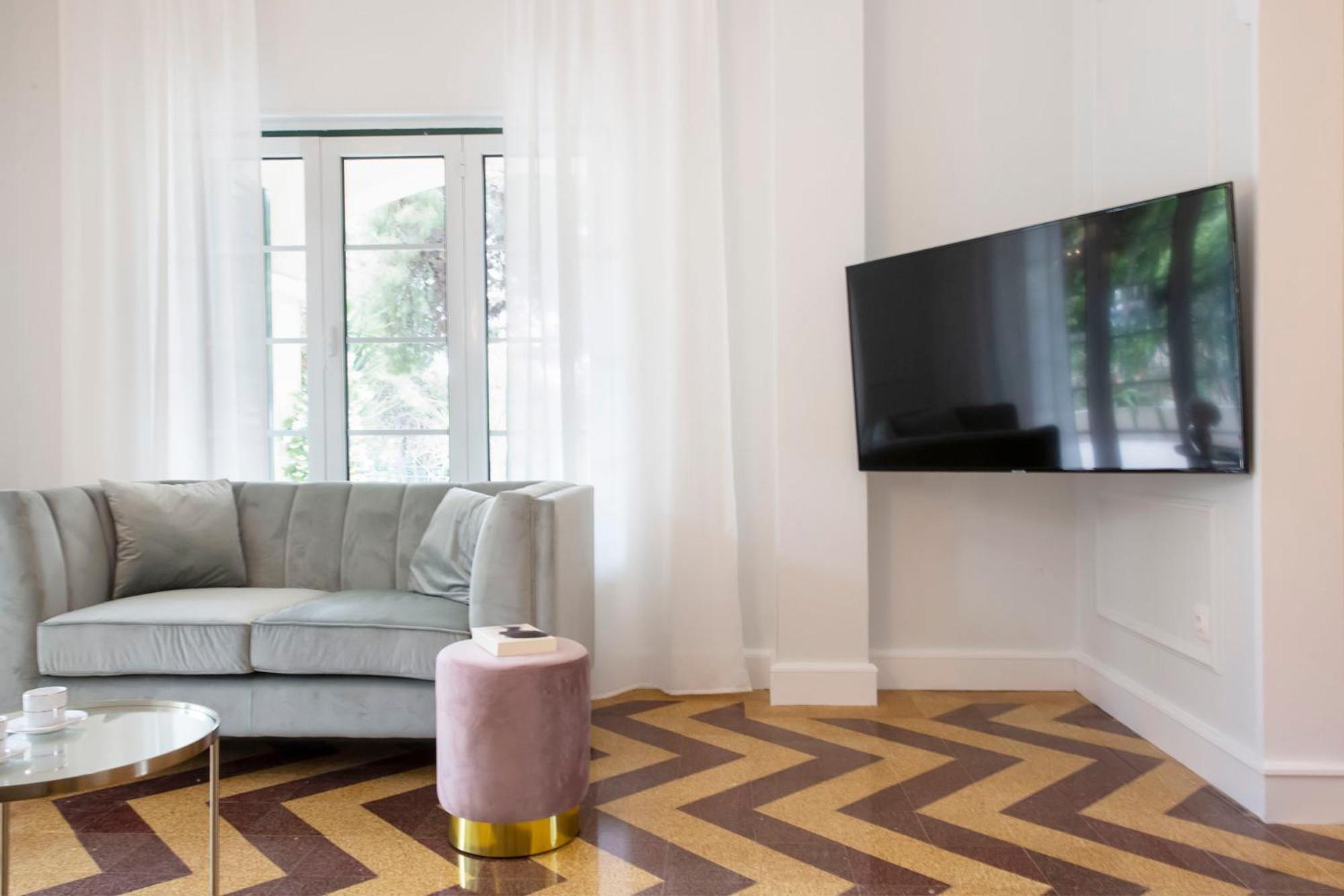 Glyfada Villa 6BR 16ppl Private Pool 300m to Beach