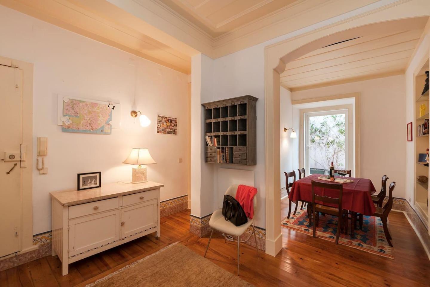 2 bedroom apartment with patio next to Avenida da Liberdade view 2