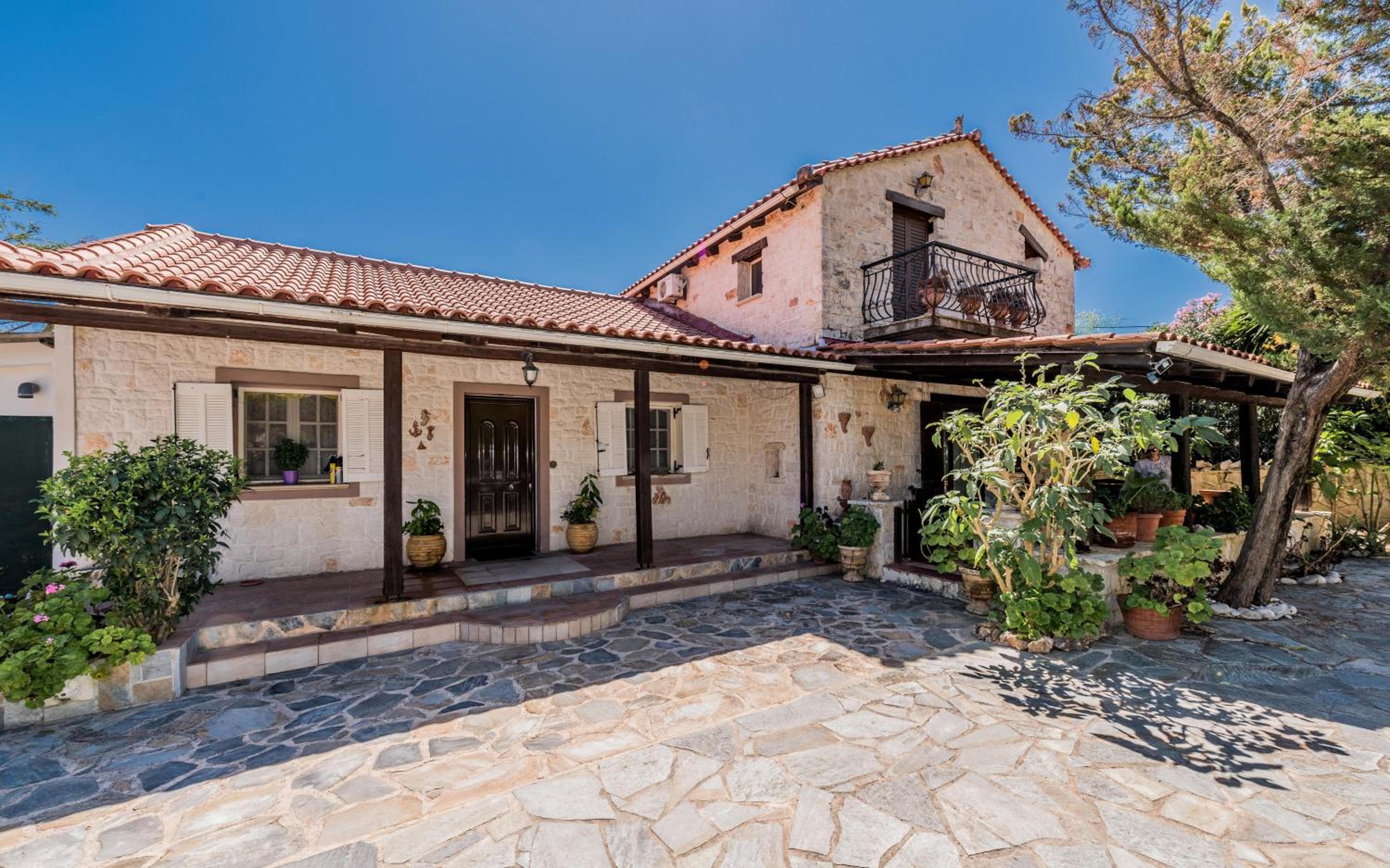 JPS stone villa photo 2