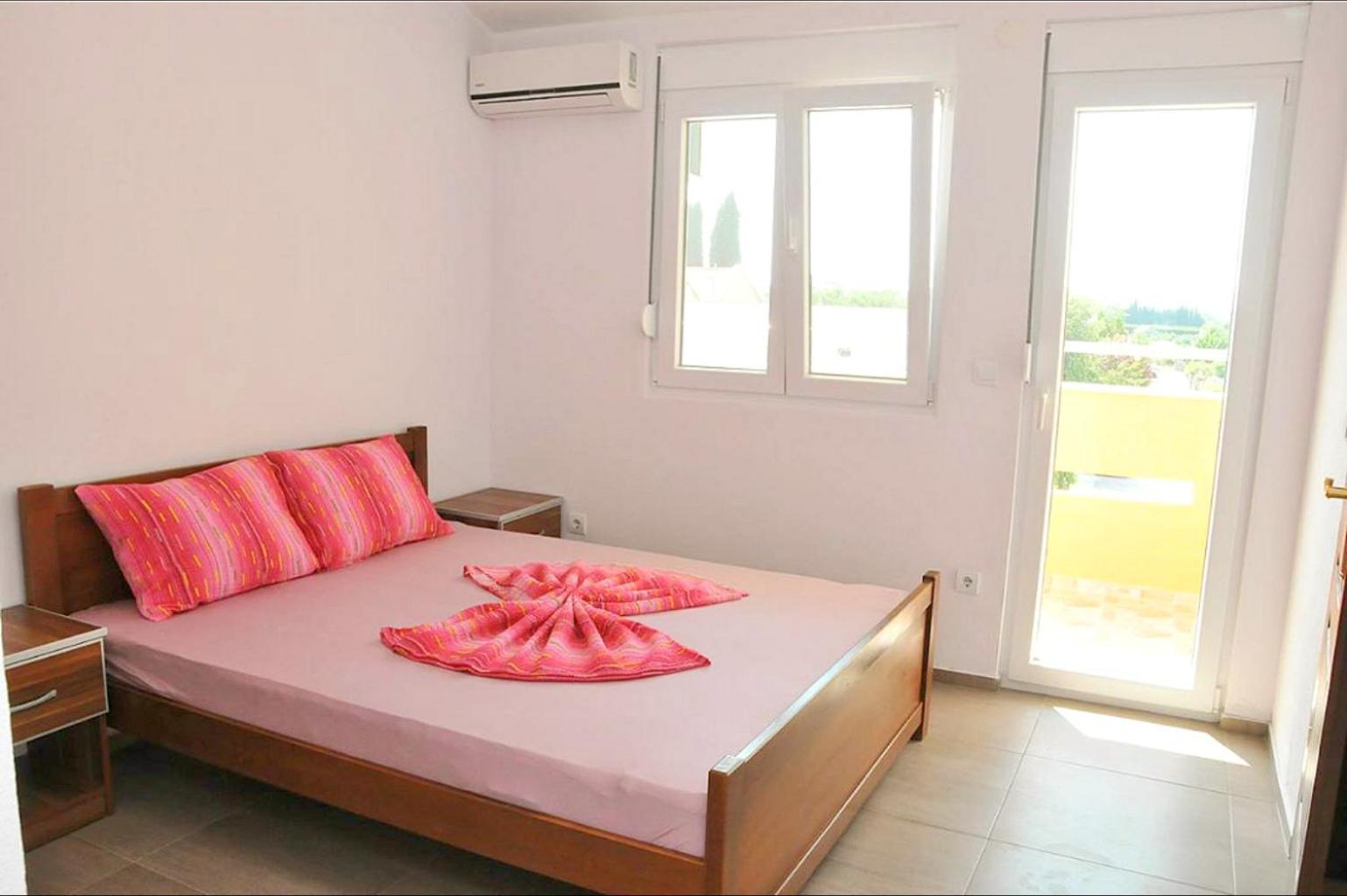 Apartments Leyla