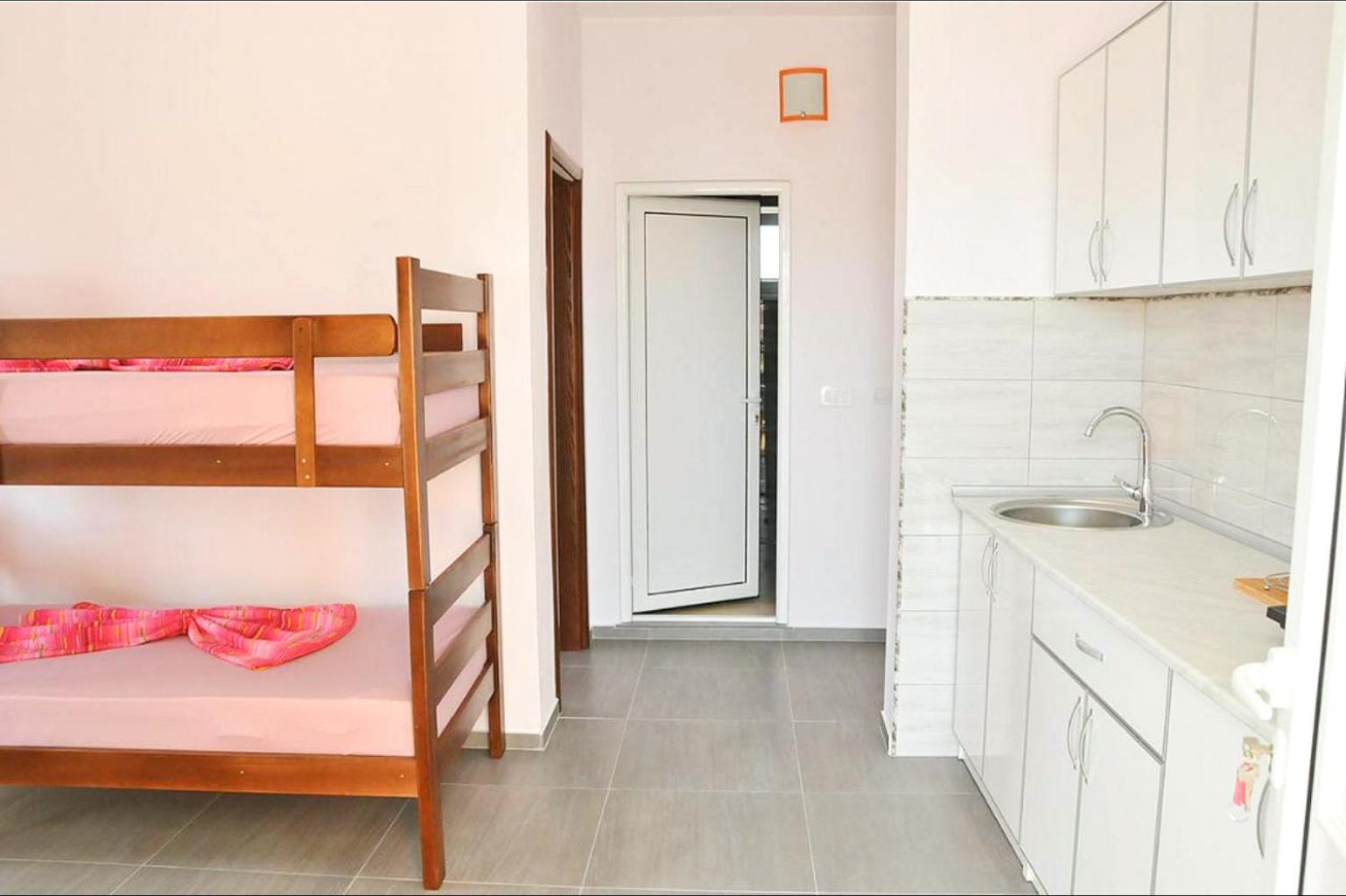 Apartments Leyla