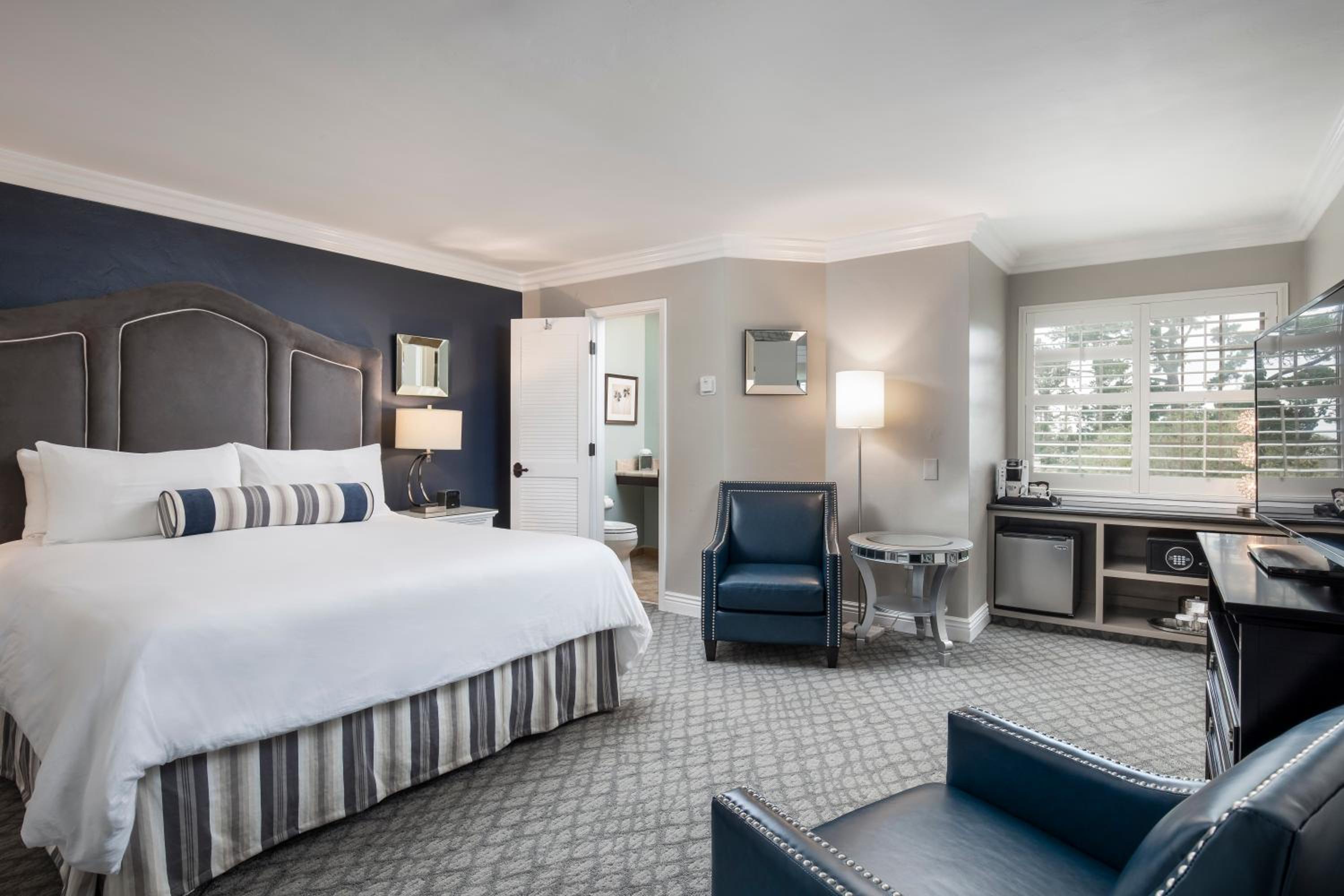 Candle Light Inn - Property Image 10