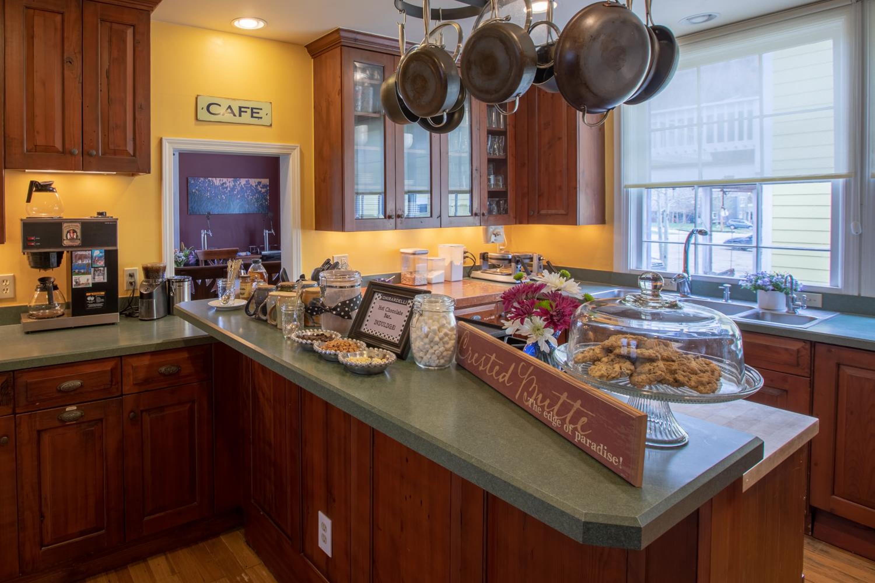 Purple Mountain Bed & Breakfast & Spa