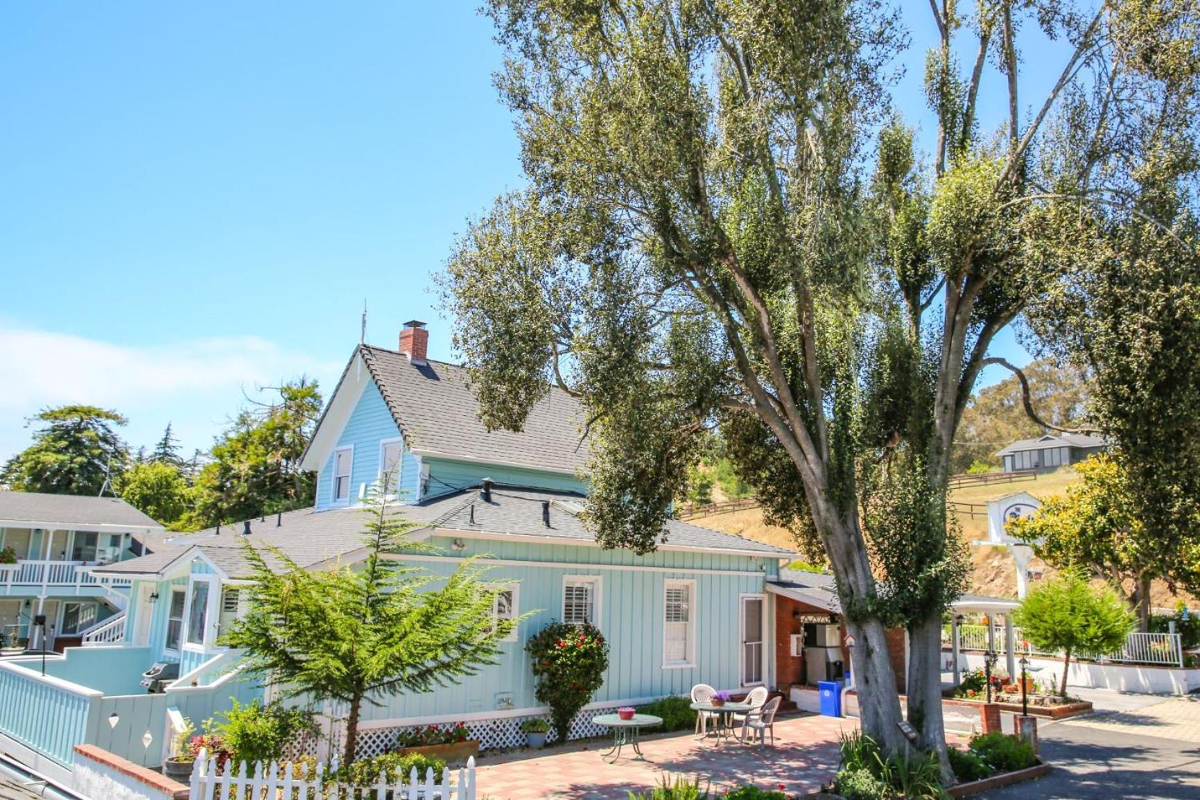 Bluebird Inn