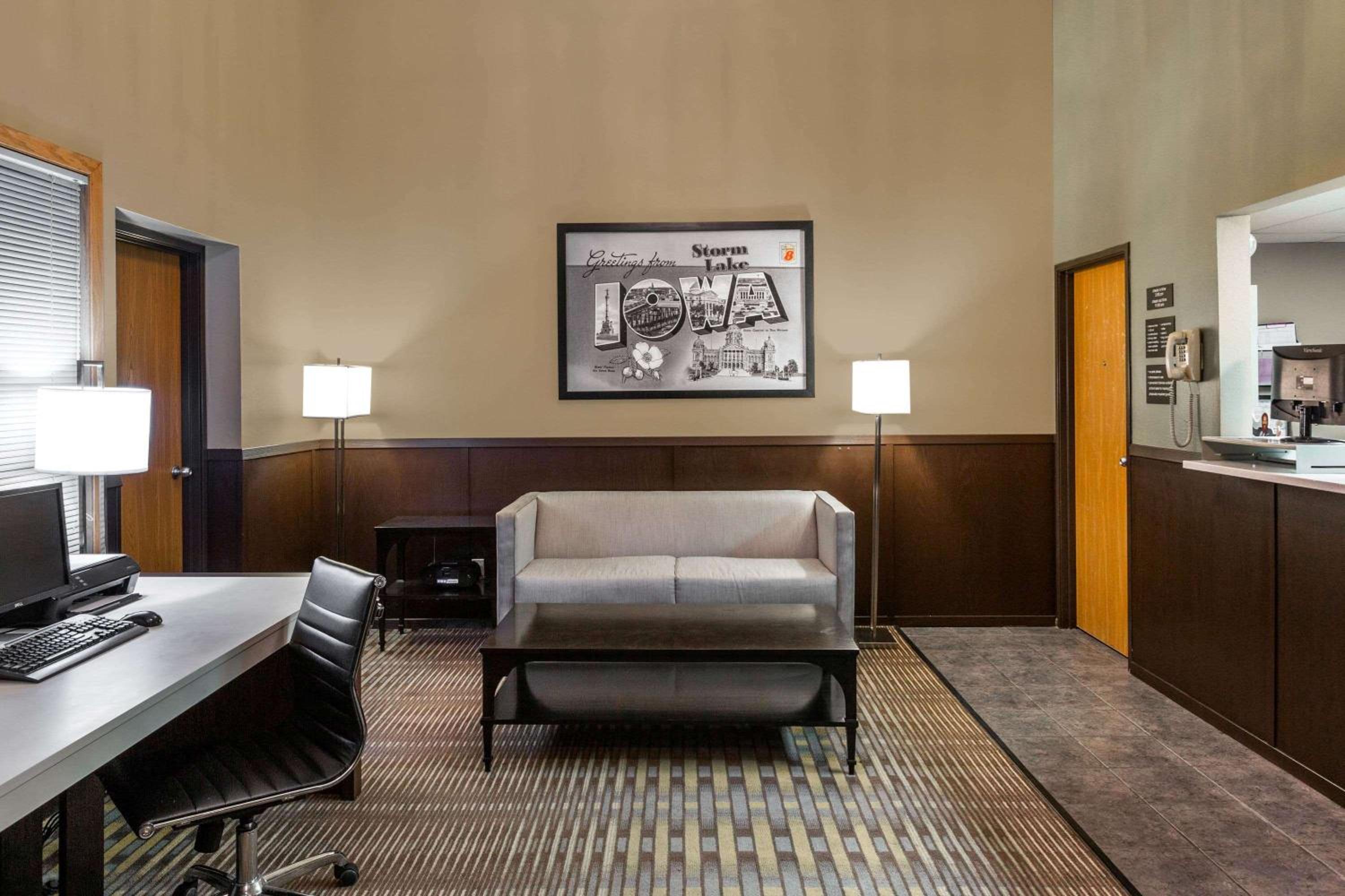 Super 8 by Wyndham Storm Lake - Property Image 14
