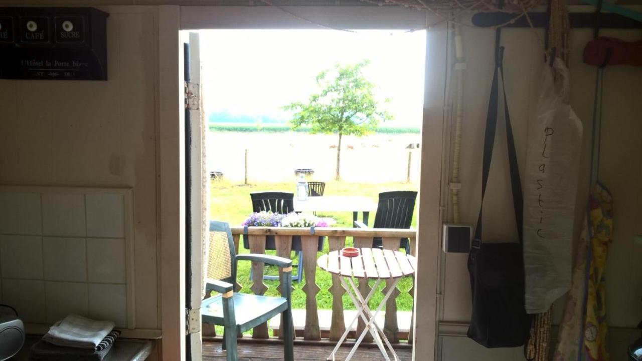 Pipowagen Lidewei Groningen Westerwolde unieke ligging met eigen tuin en vrij uitzicht over veld naar natuurgebied