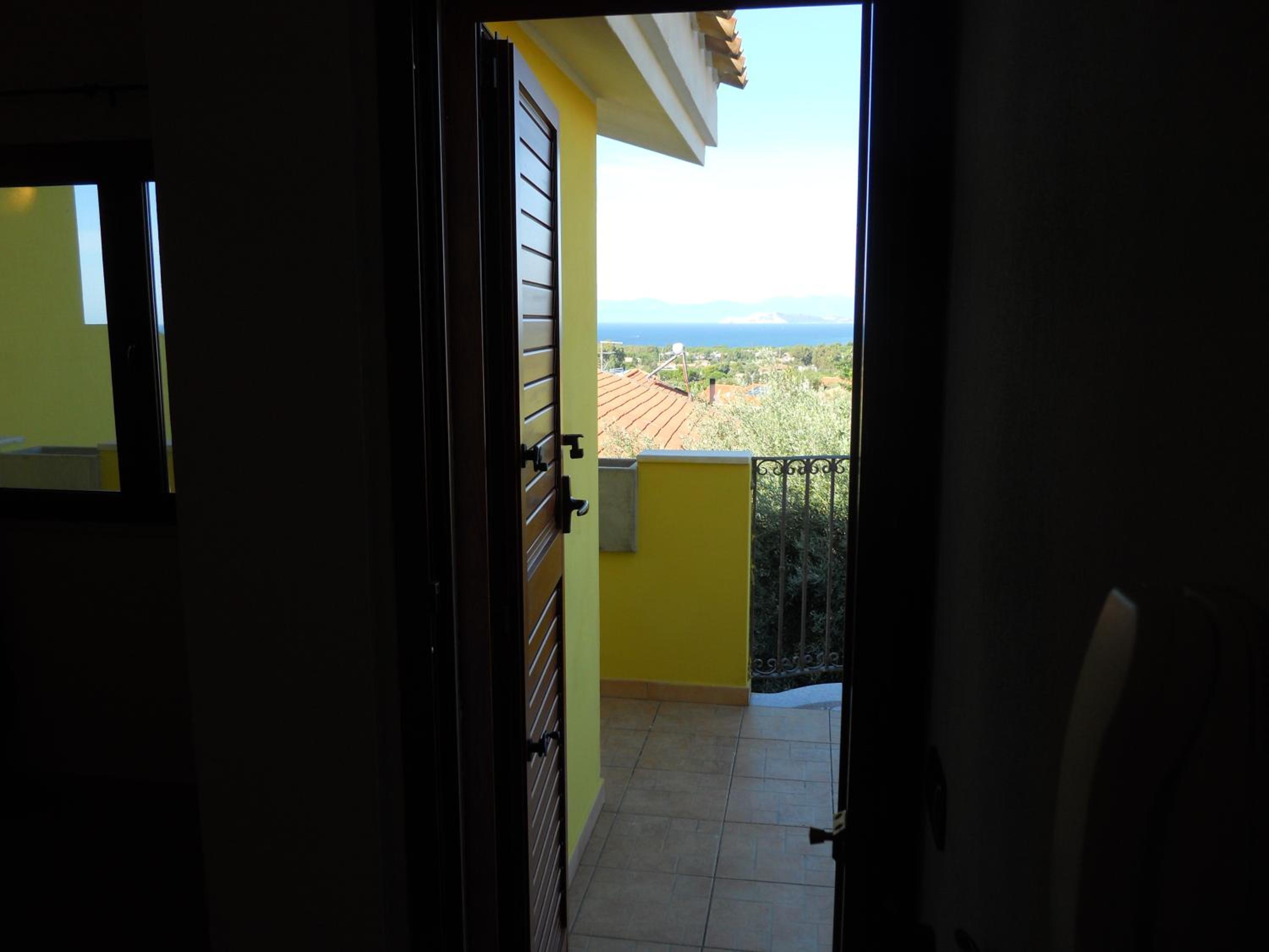Artistika Golden Apartment