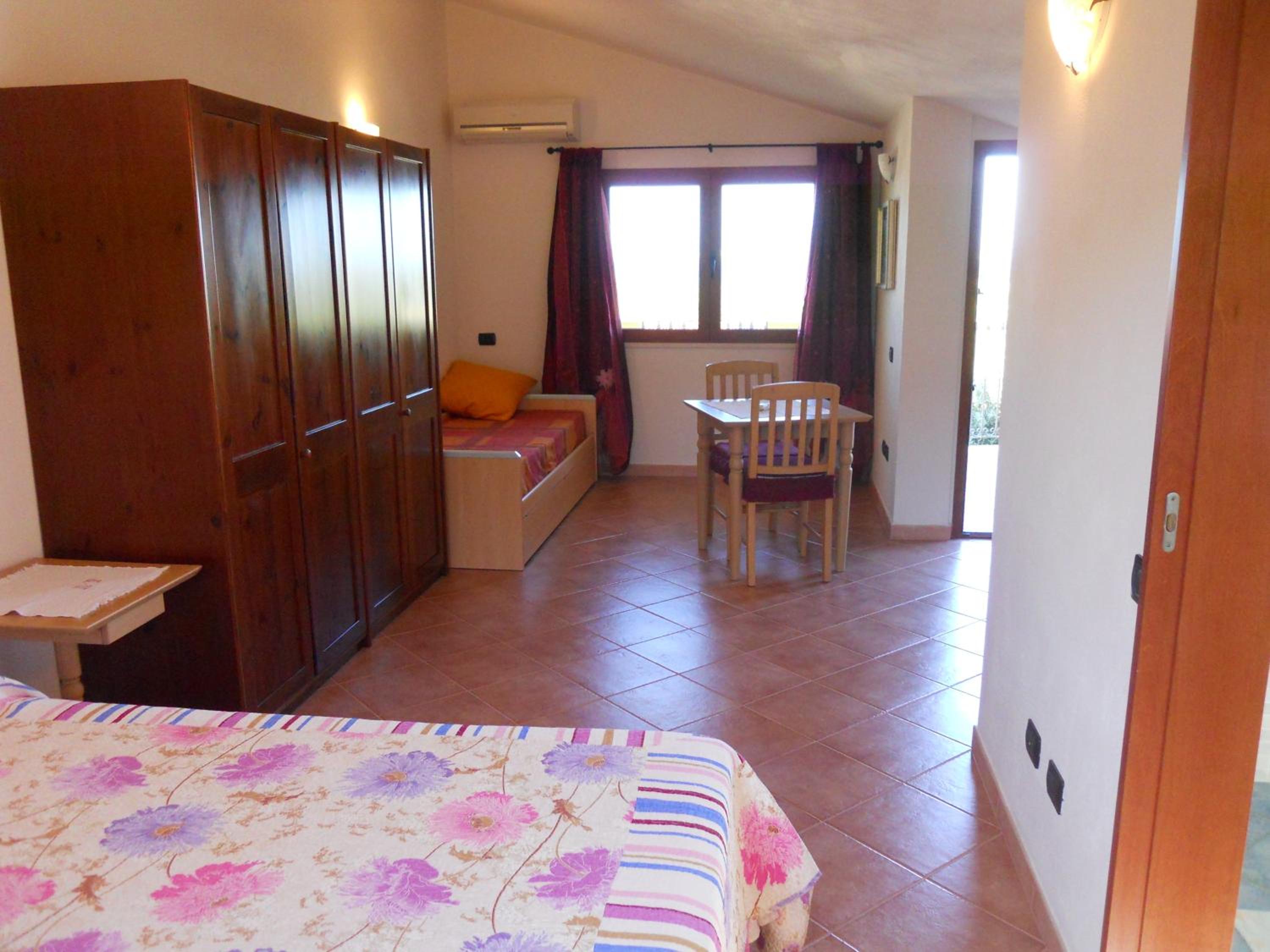 Artistika Golden Apartment