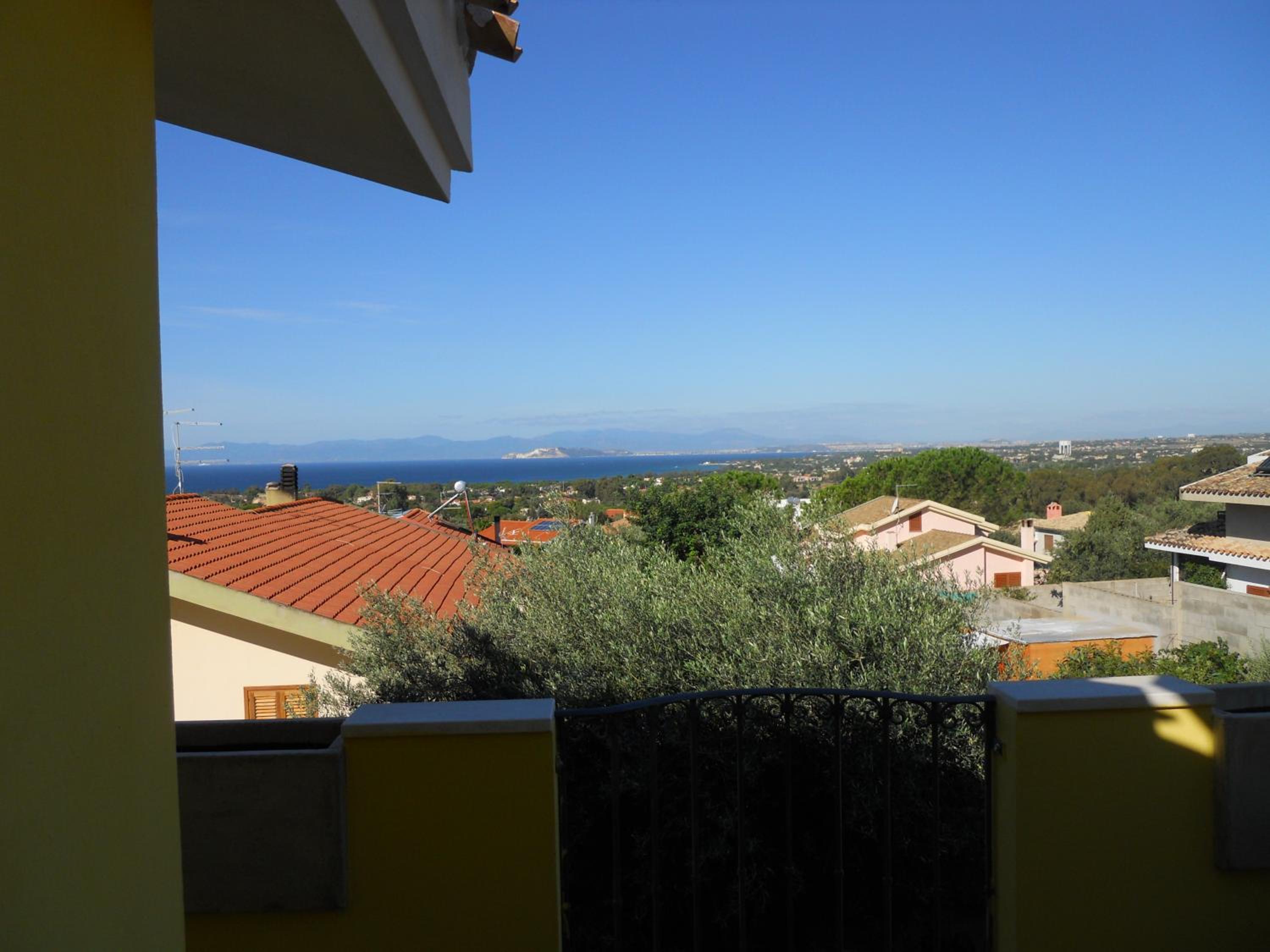 Artistika Golden Apartment