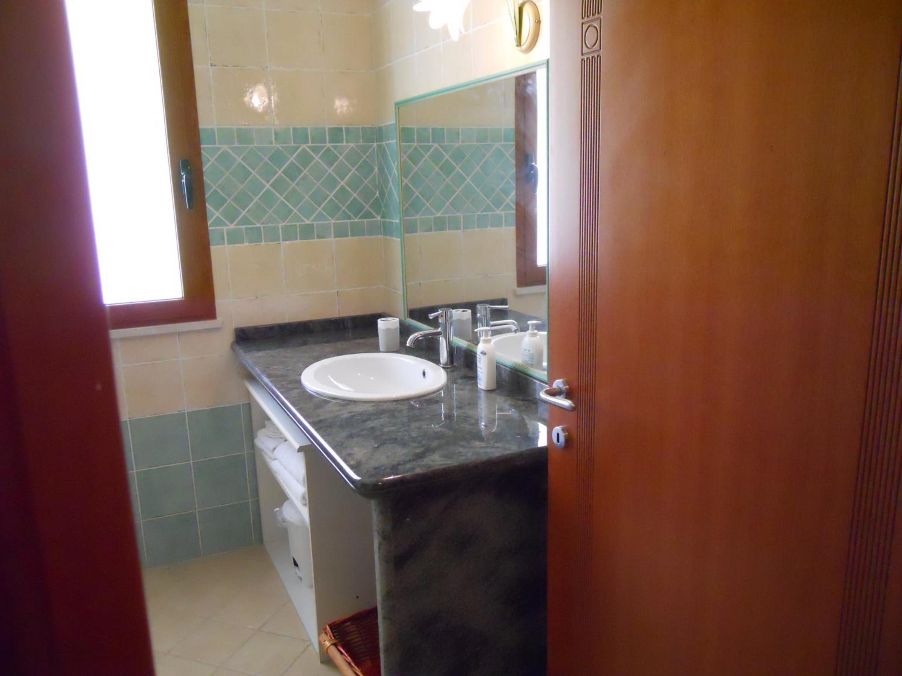 Artistika Golden Apartment