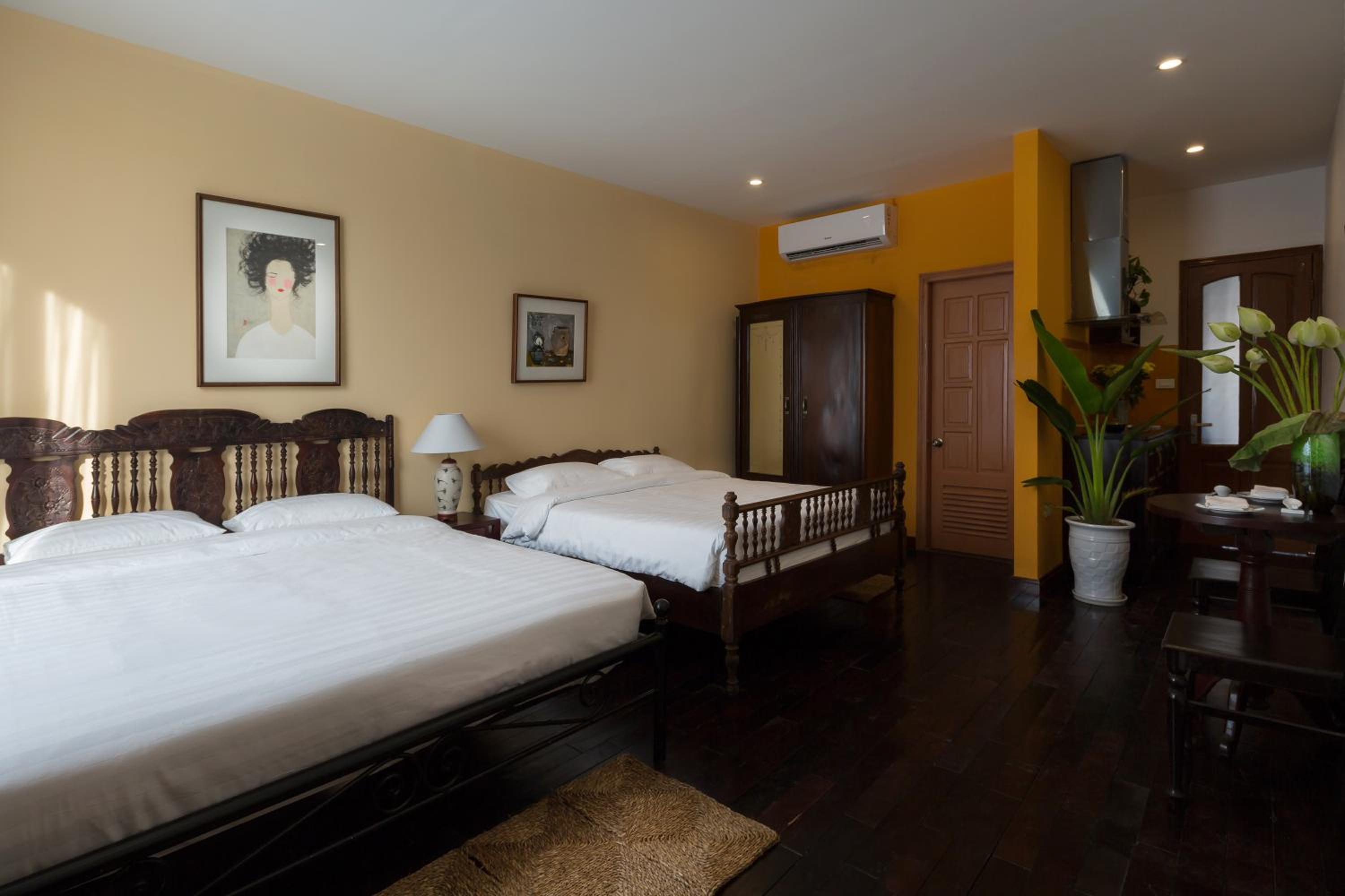 Centraltique Downtown - Bespoke Colonial House Near Hoan Kiem Lake
