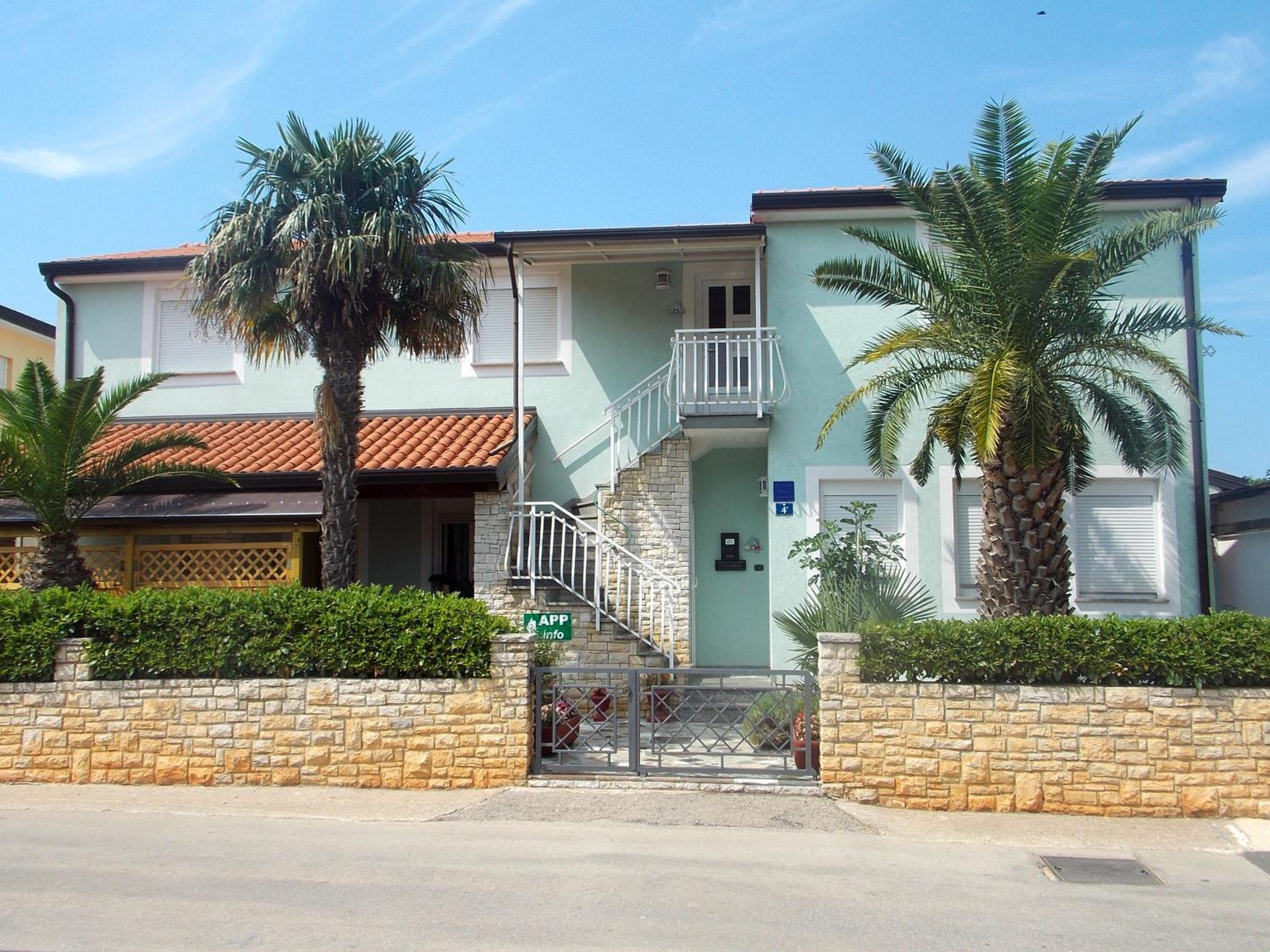 Apartments Azalea - 10 Min Walk to Beach & Umag Old Town