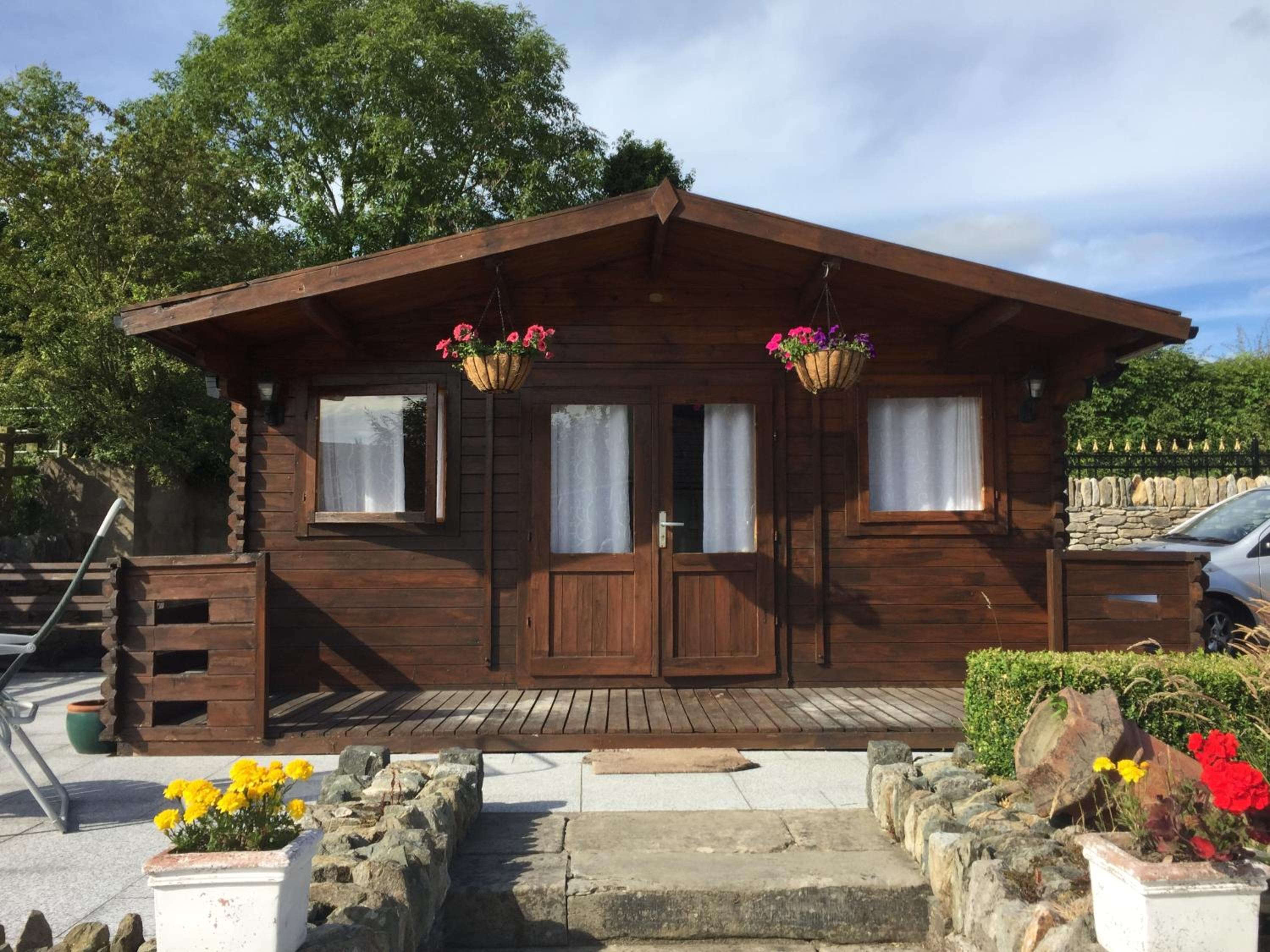 Rustic Chalet Superking bed Free Sauna Jacuzzi Spa Wifi Netflix Parking