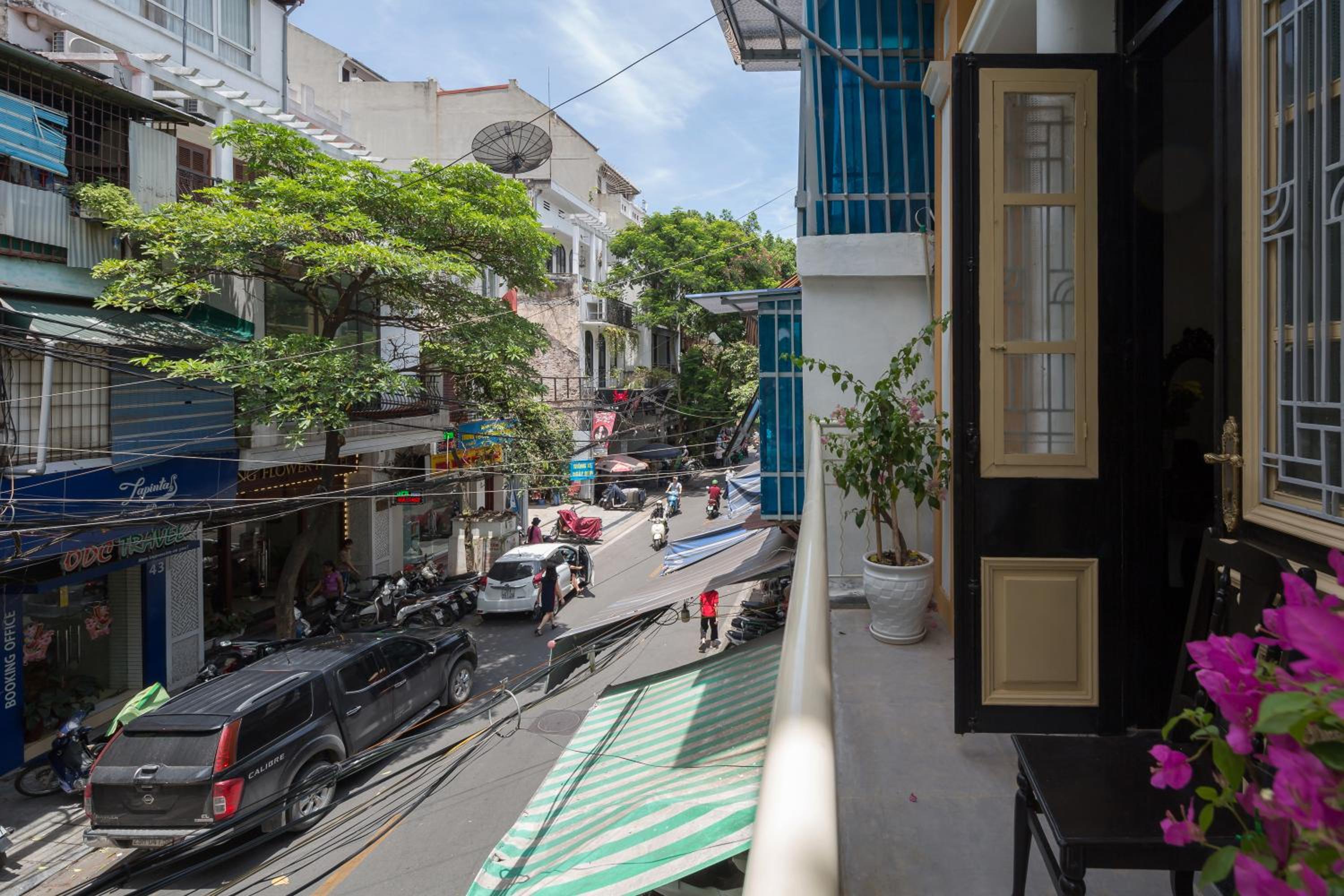 Centraltique Downtown - Bespoke Colonial House Near Hoan Kiem Lake