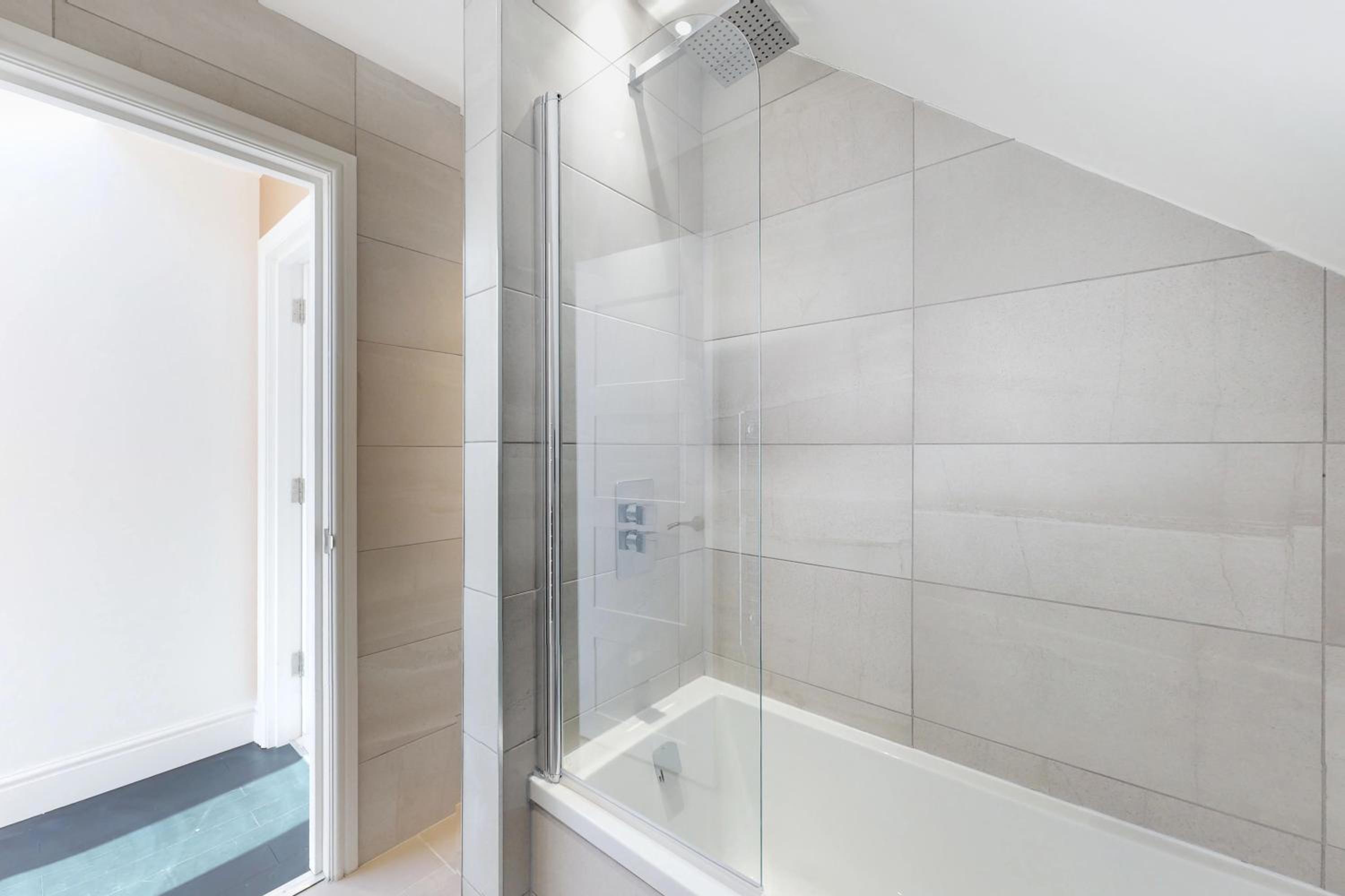 Stunning Luminous Penthouse/ 2Beds 2Baths view 2
