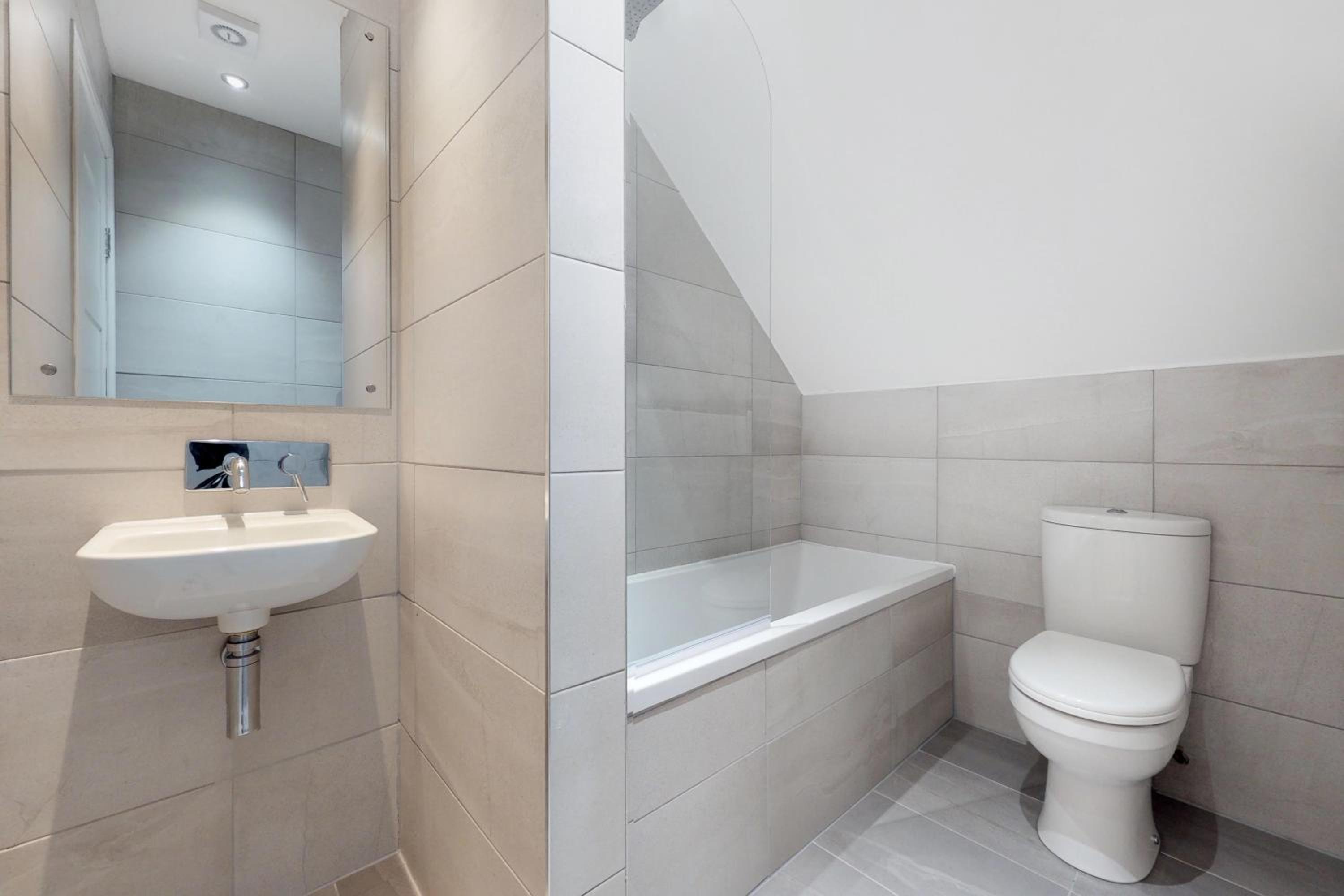 Stunning Luminous Penthouse/ 2Beds 2Baths view 3