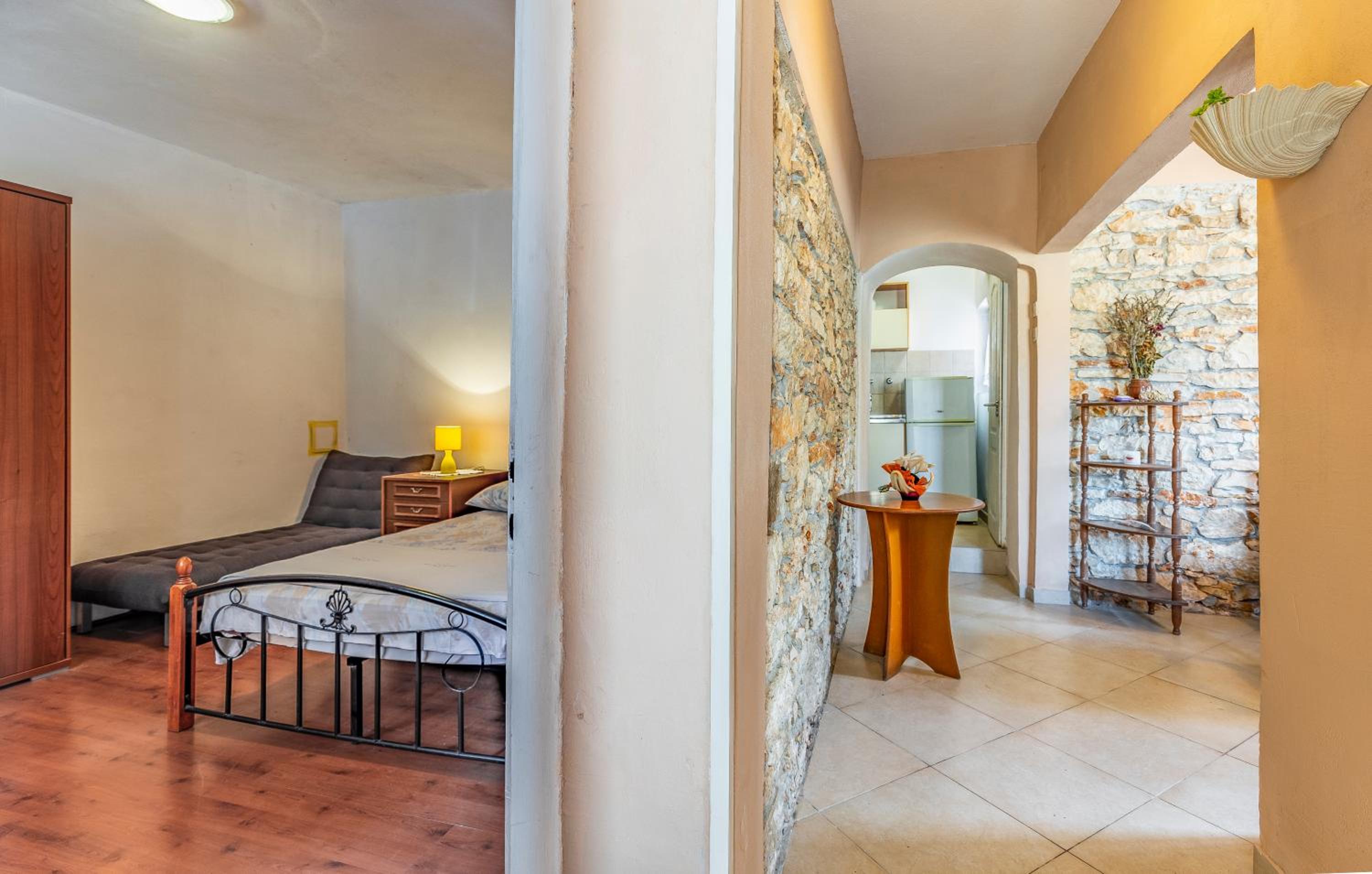 Stone house Histria photo 4