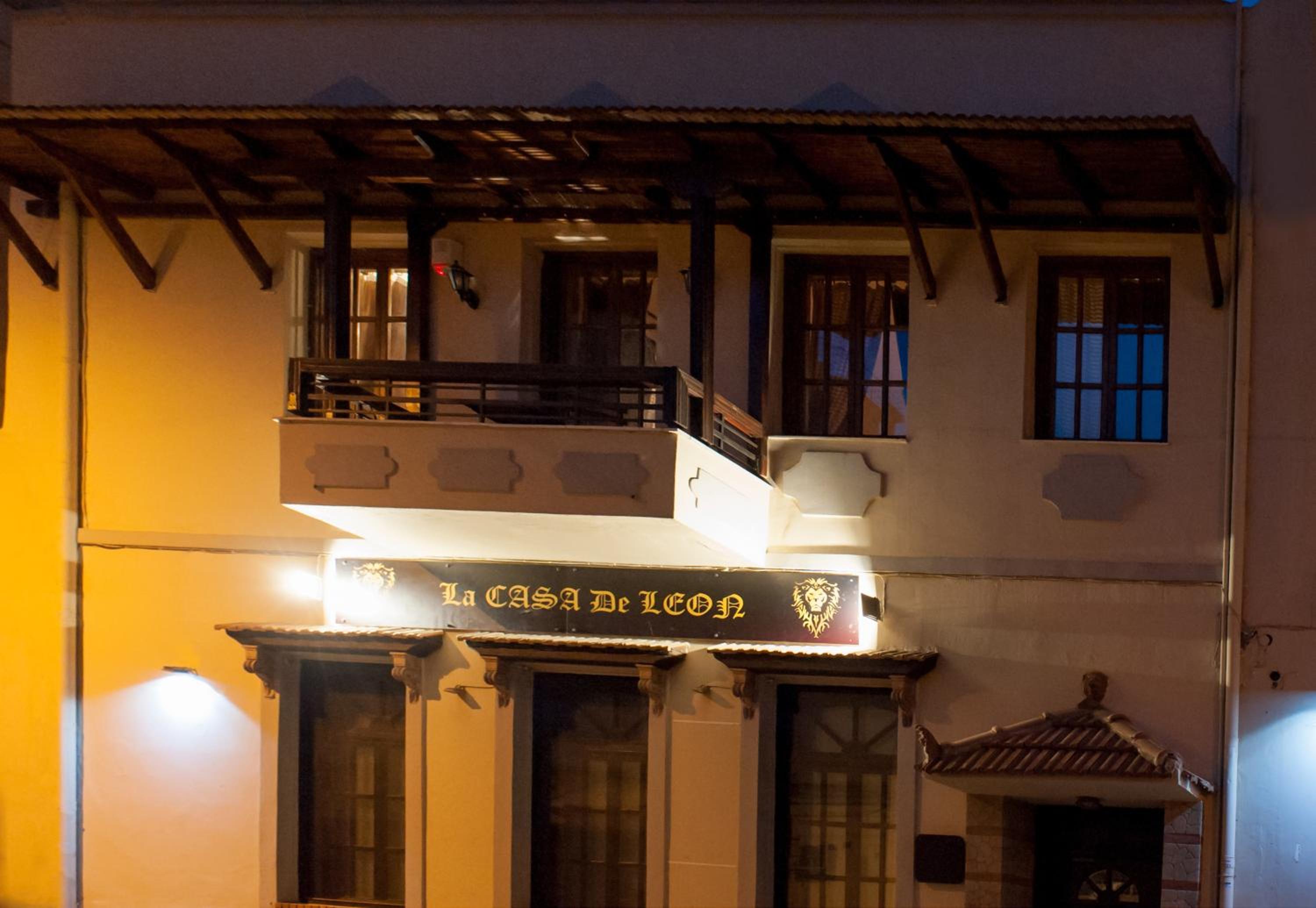 Platos's Academy Studio 100m² (4min METRO)