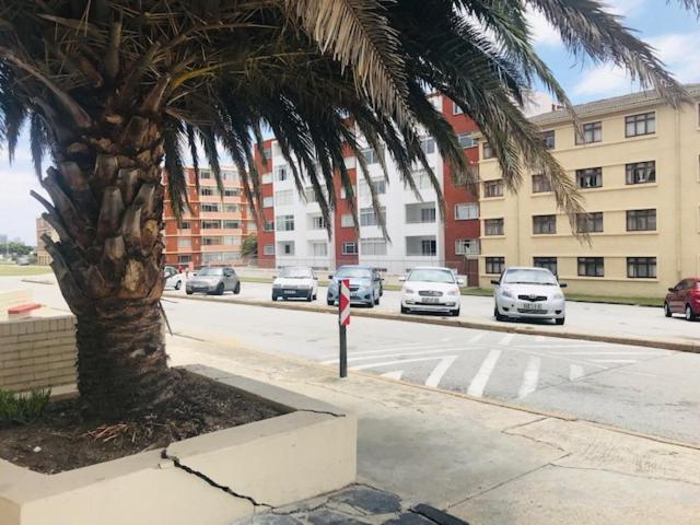 Modern rooms available close to the beach in Humewood view 4