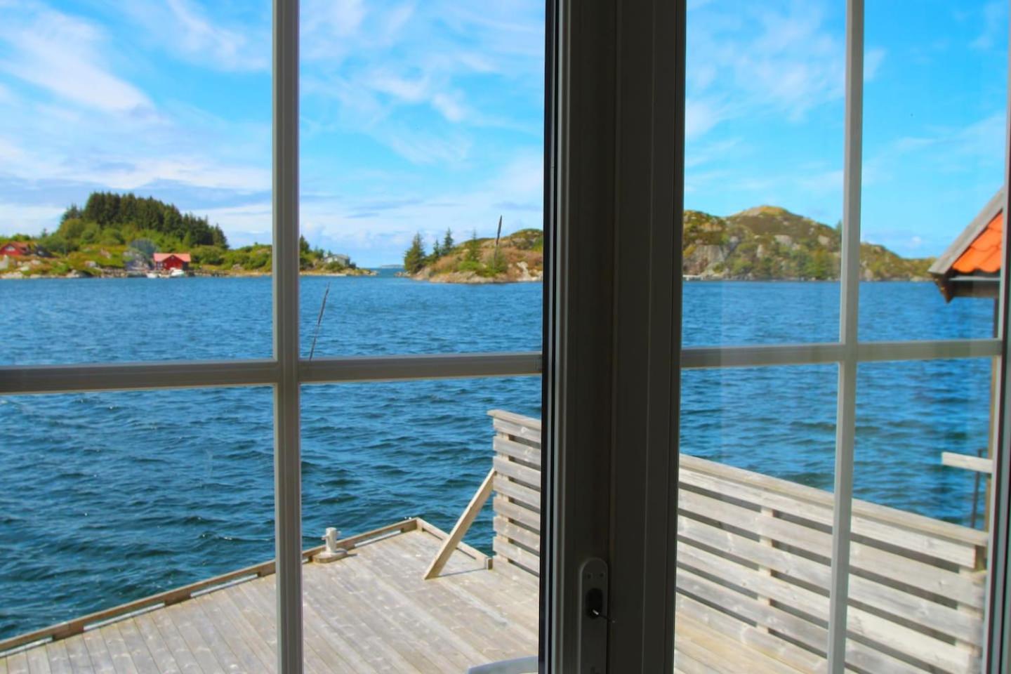Kobbaneset Lars - Tett på havet - Bekkjarvik view 2
