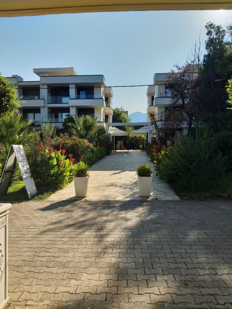 Apartments Kuce Lekovica Beach & snack bar- Bistro