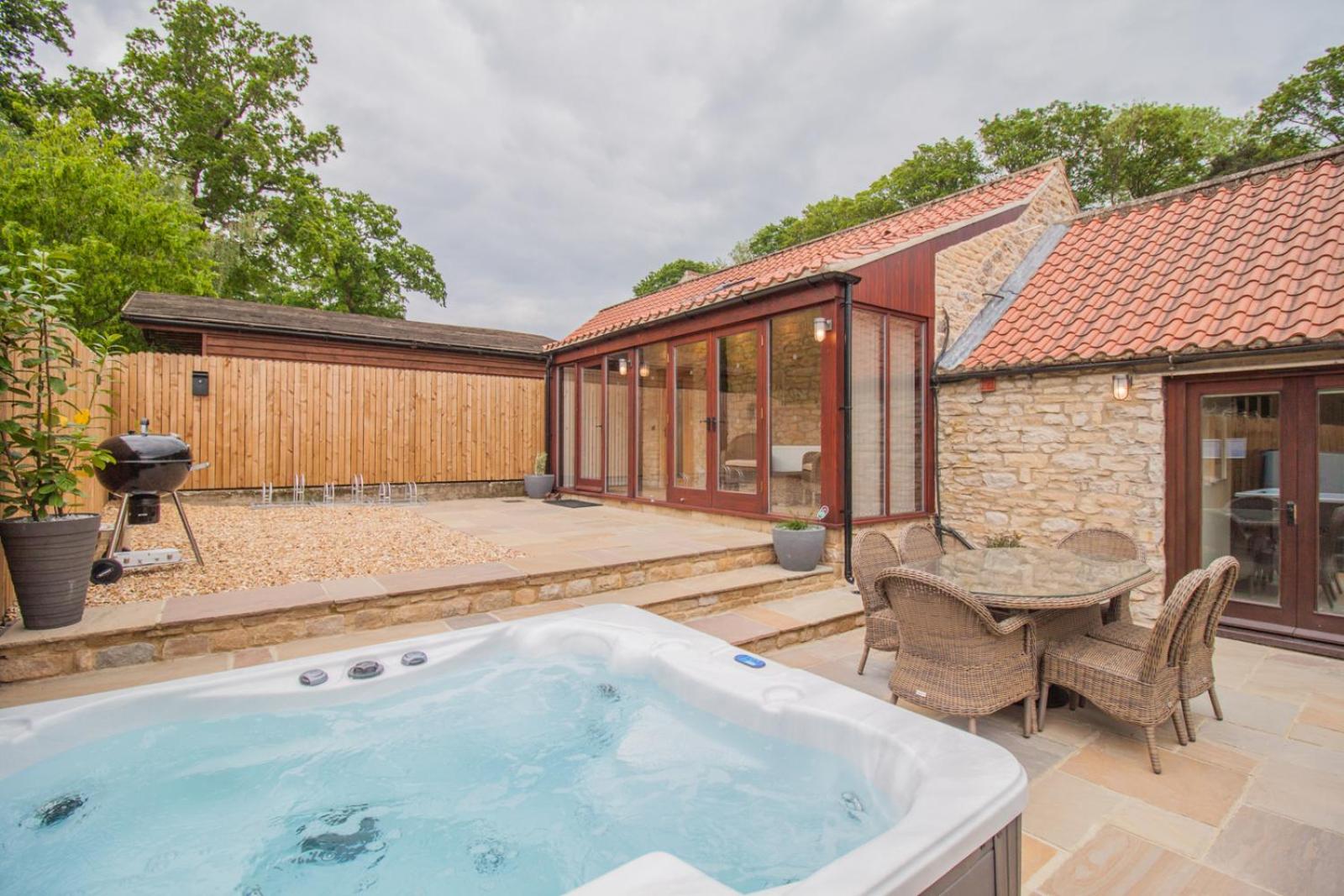 High Oaks Grange - Cottages view 2