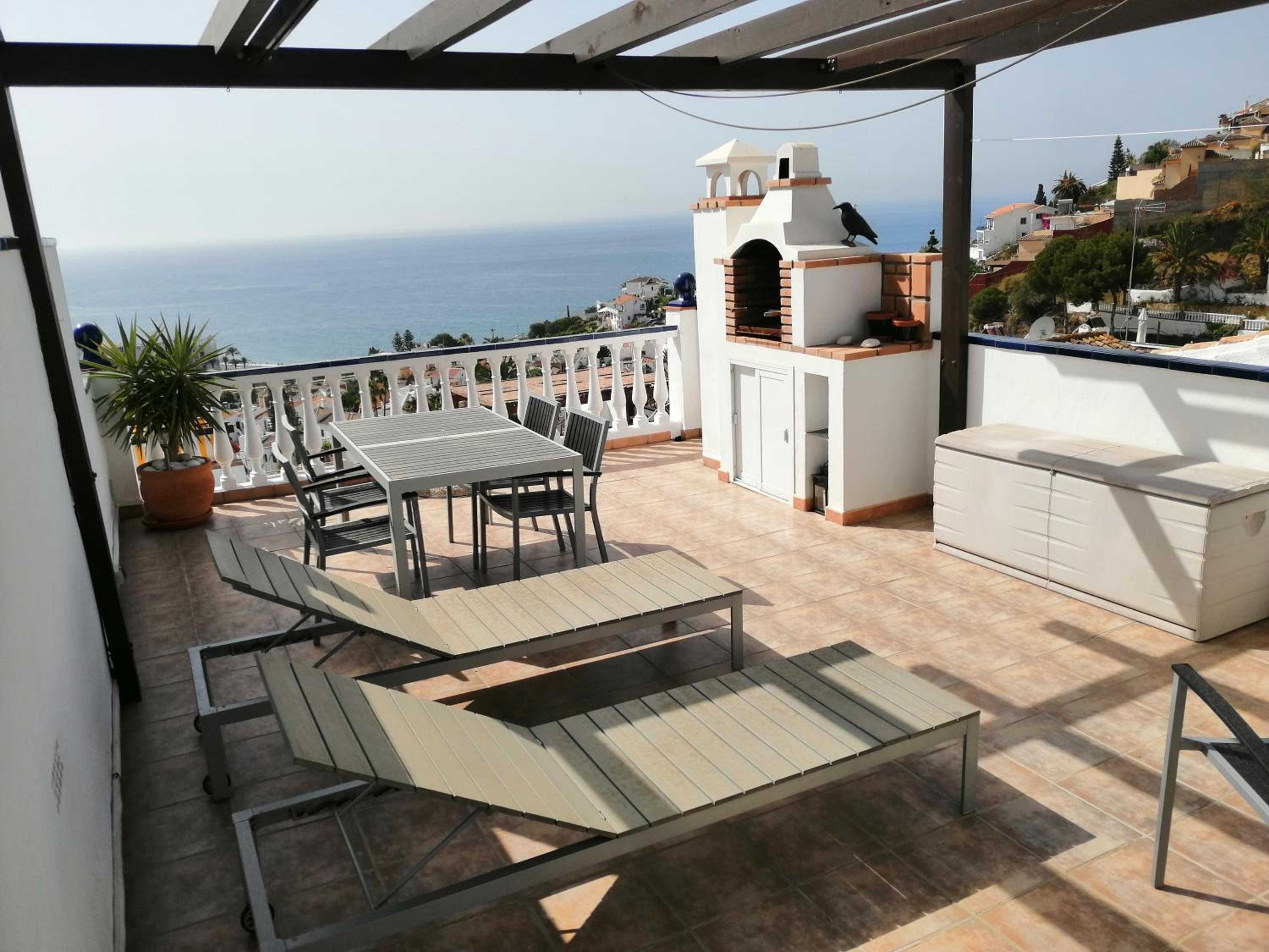 Plaza Cadiz 10 en Nerja — balance & terrace