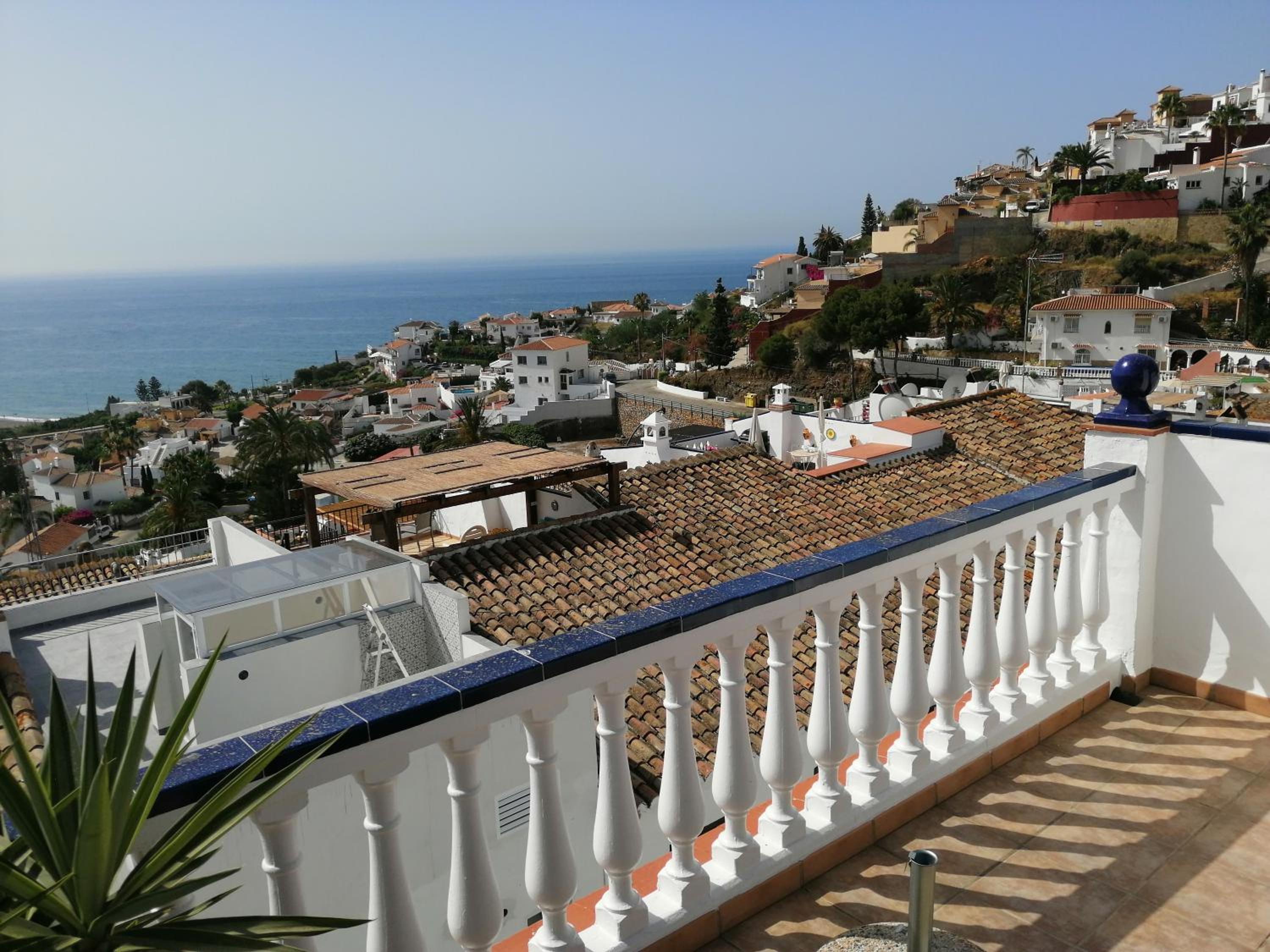 Plaza Cadiz 10 en Nerja — balance & terrace