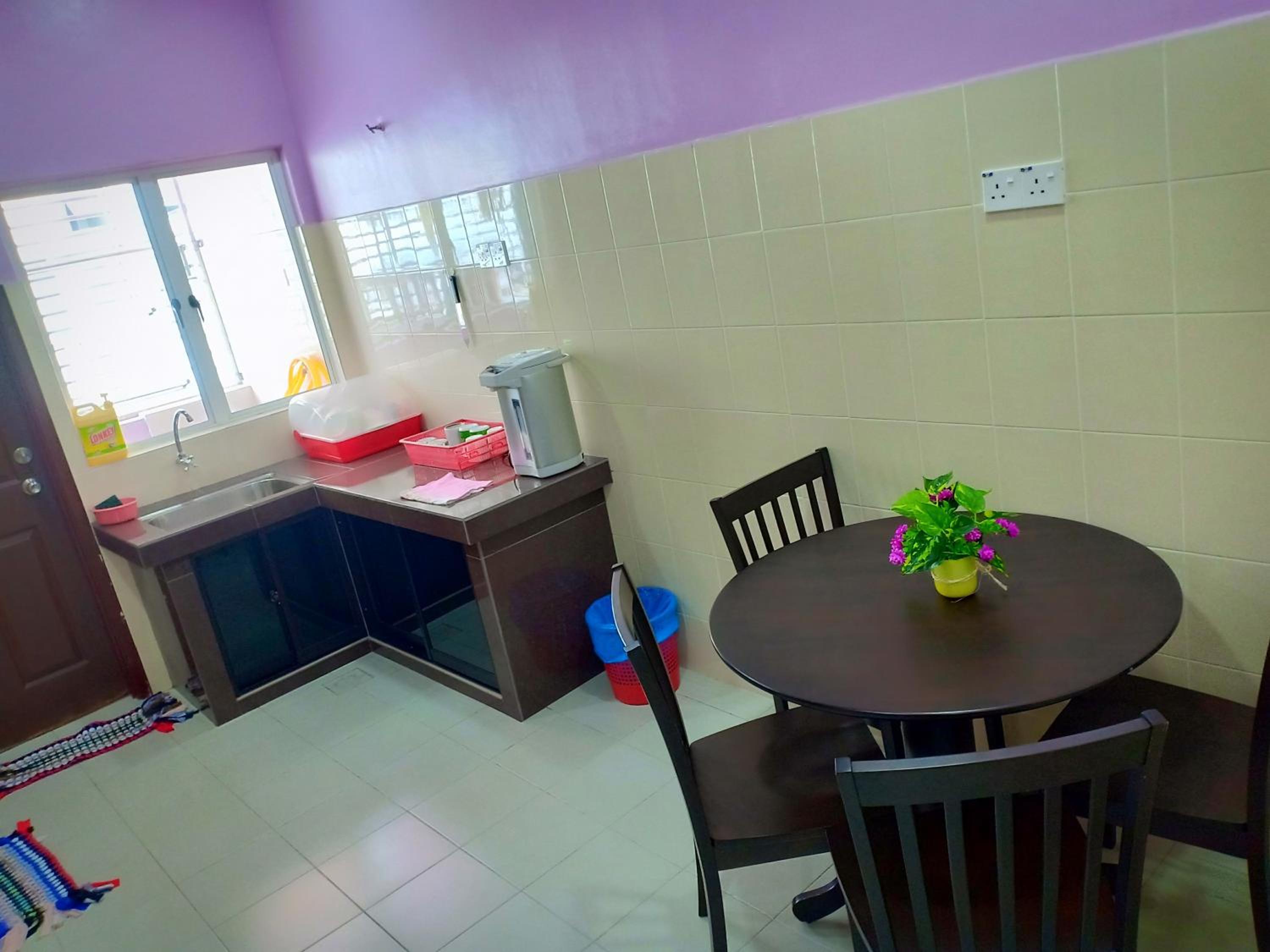Purple TownHouse 9pax 3R2B Wifi photo 7