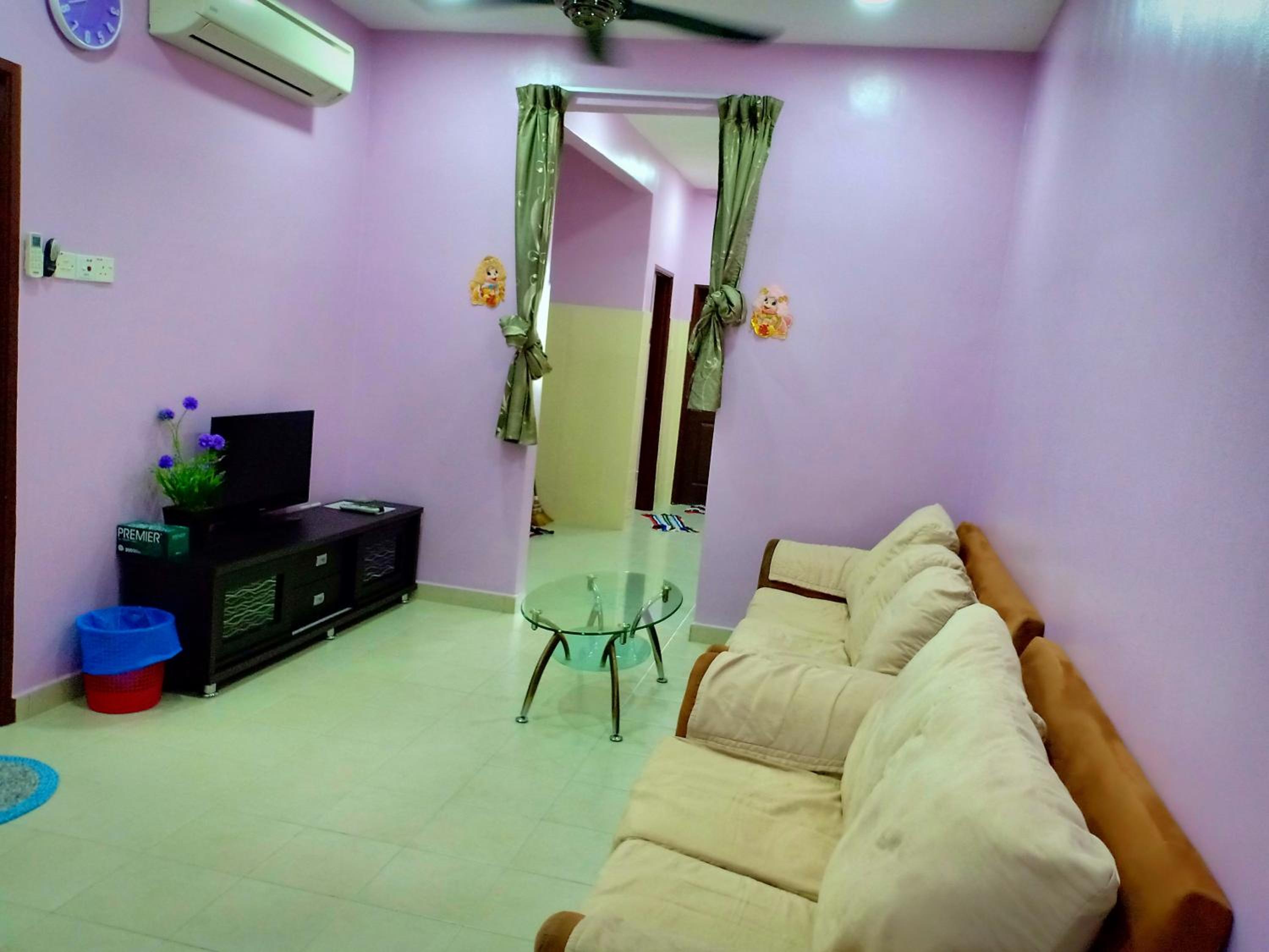 Purple TownHouse 9pax 3R2B Wifi photo 6