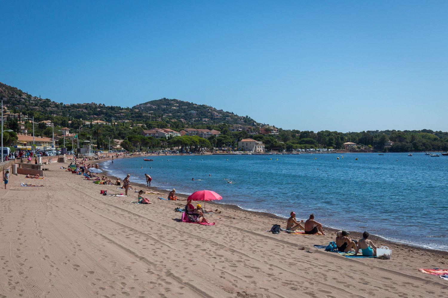 Belle maison avec piscine dans les hauteurs à Saint Raphael view 2