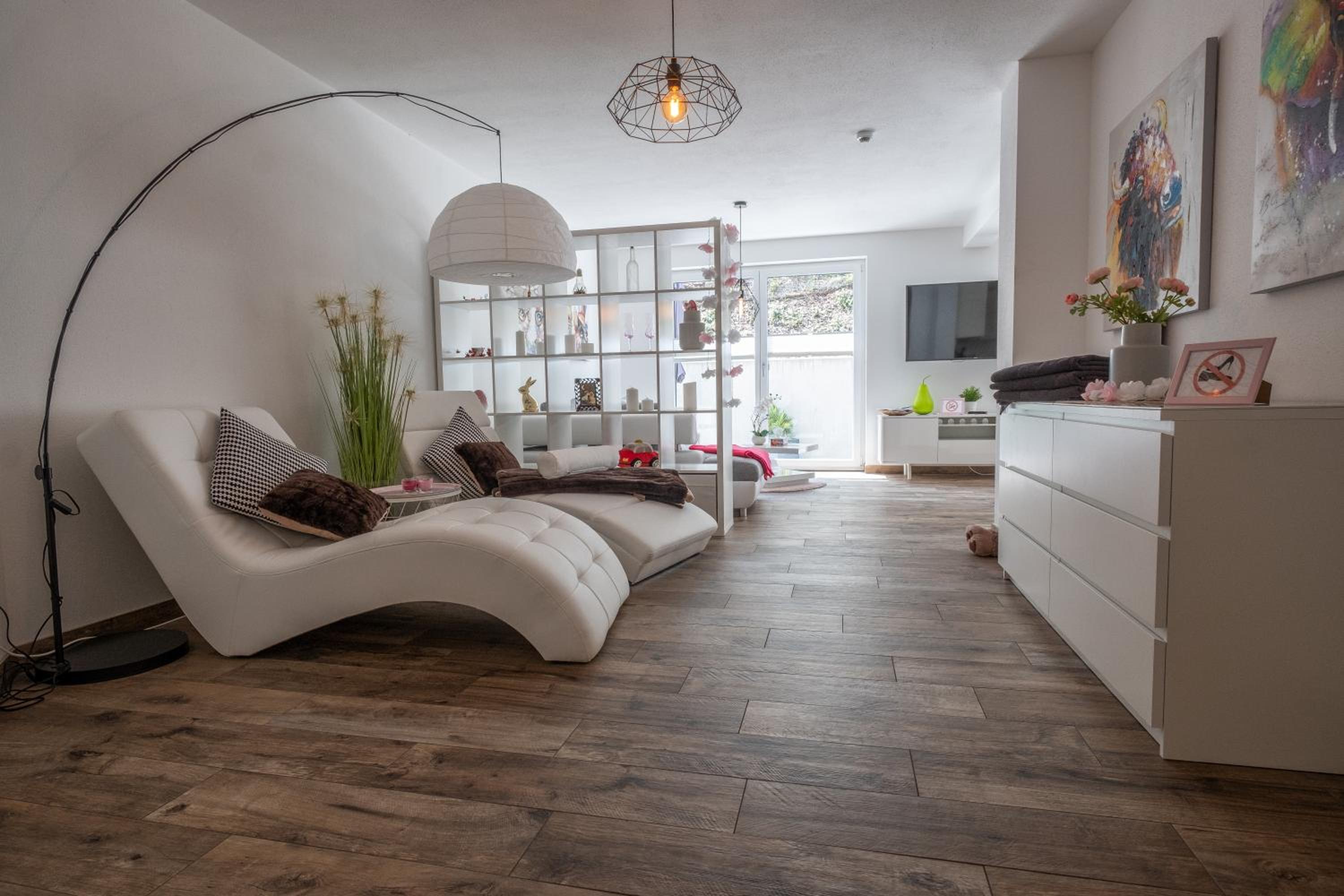 Moderne Souterrain-Wohnung