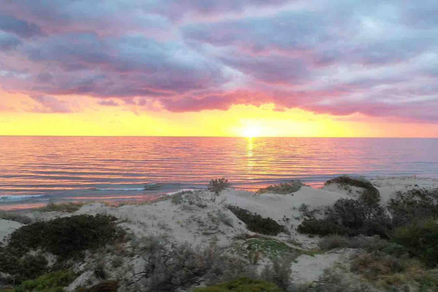 Luxurious 3 bedroom beachfront - panoramic views